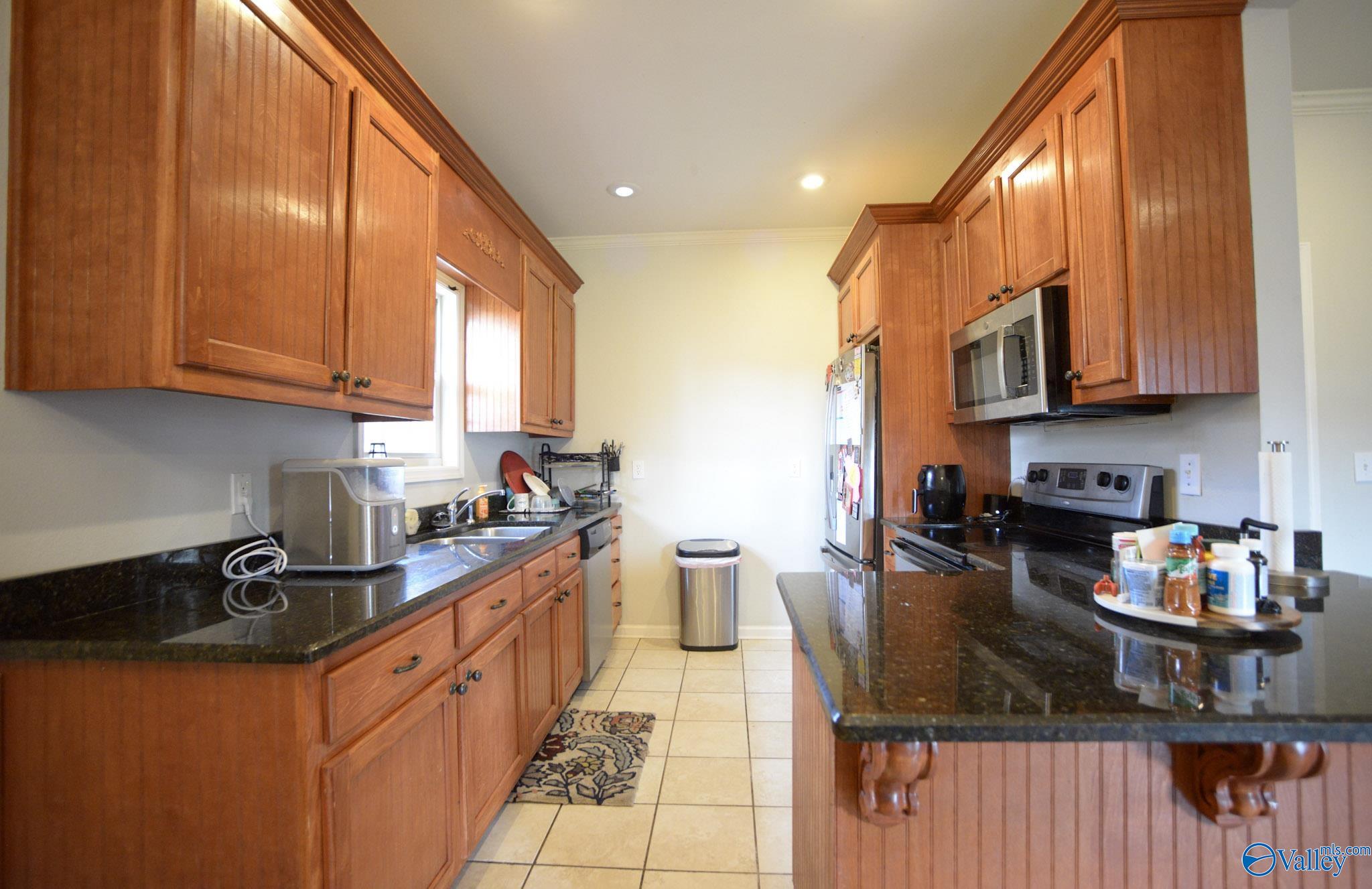 302 Meredith Drive, Muscle Shoals, Alabama image 4