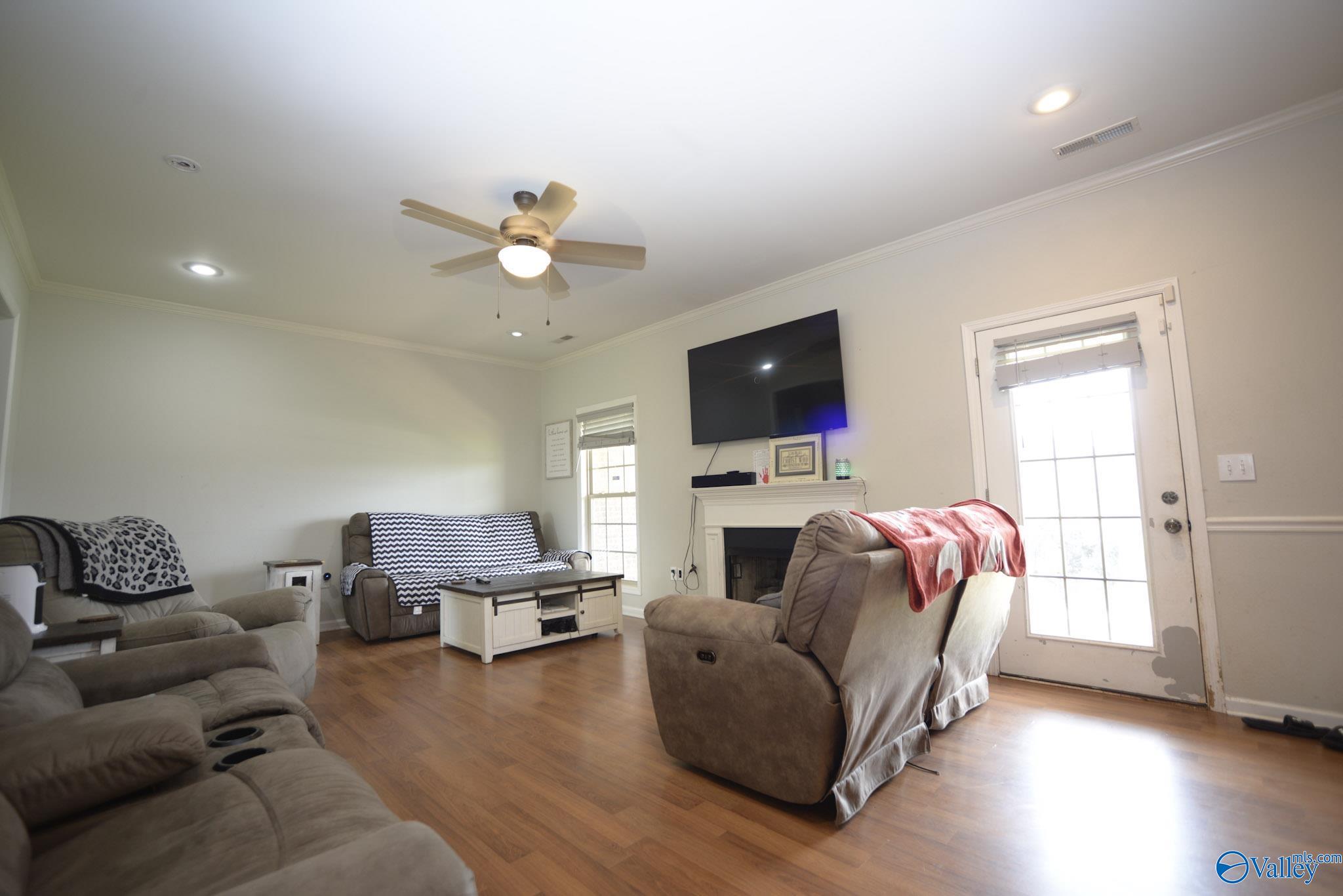 302 Meredith Drive, Muscle Shoals, Alabama image 2