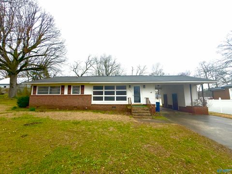 Homes For Sale - 806 SW Fourth Street<br/> Attalla, AL 35954