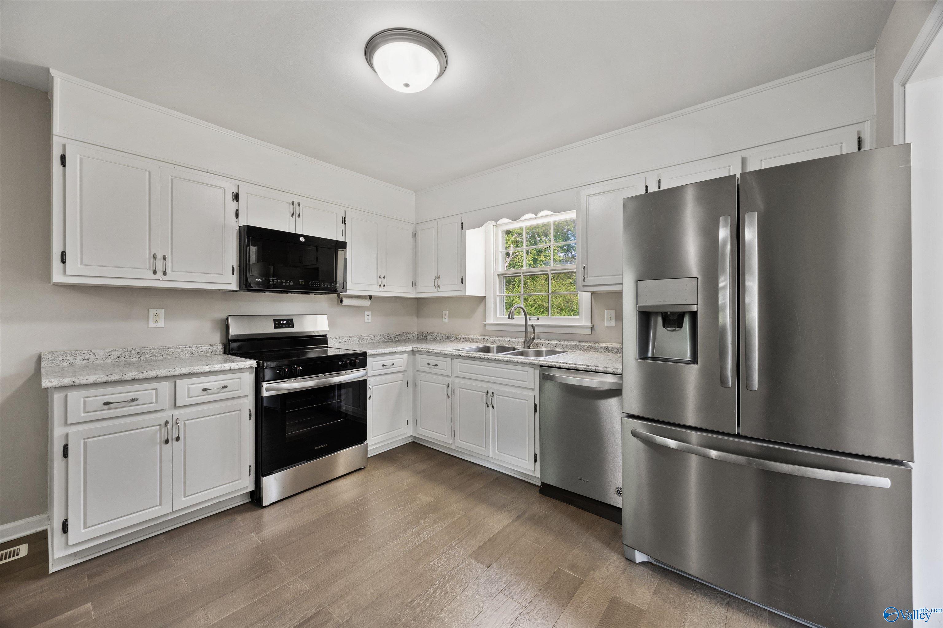 5025 Shaun Circle