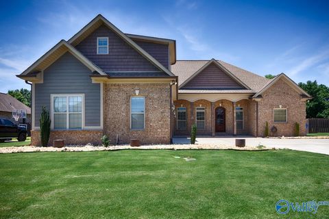 Homes For Sale - 22577 Bluffview Drive<br/> Athens, AL 35613