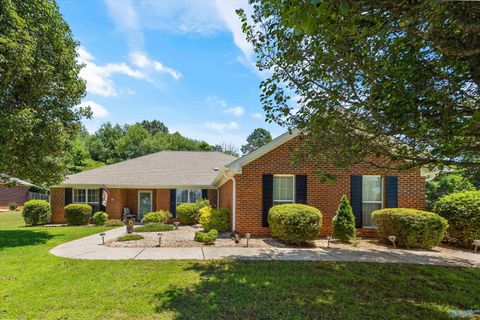 Homes For Sale - 215 Grasslands Road<br/> Huntsville, AL 35811