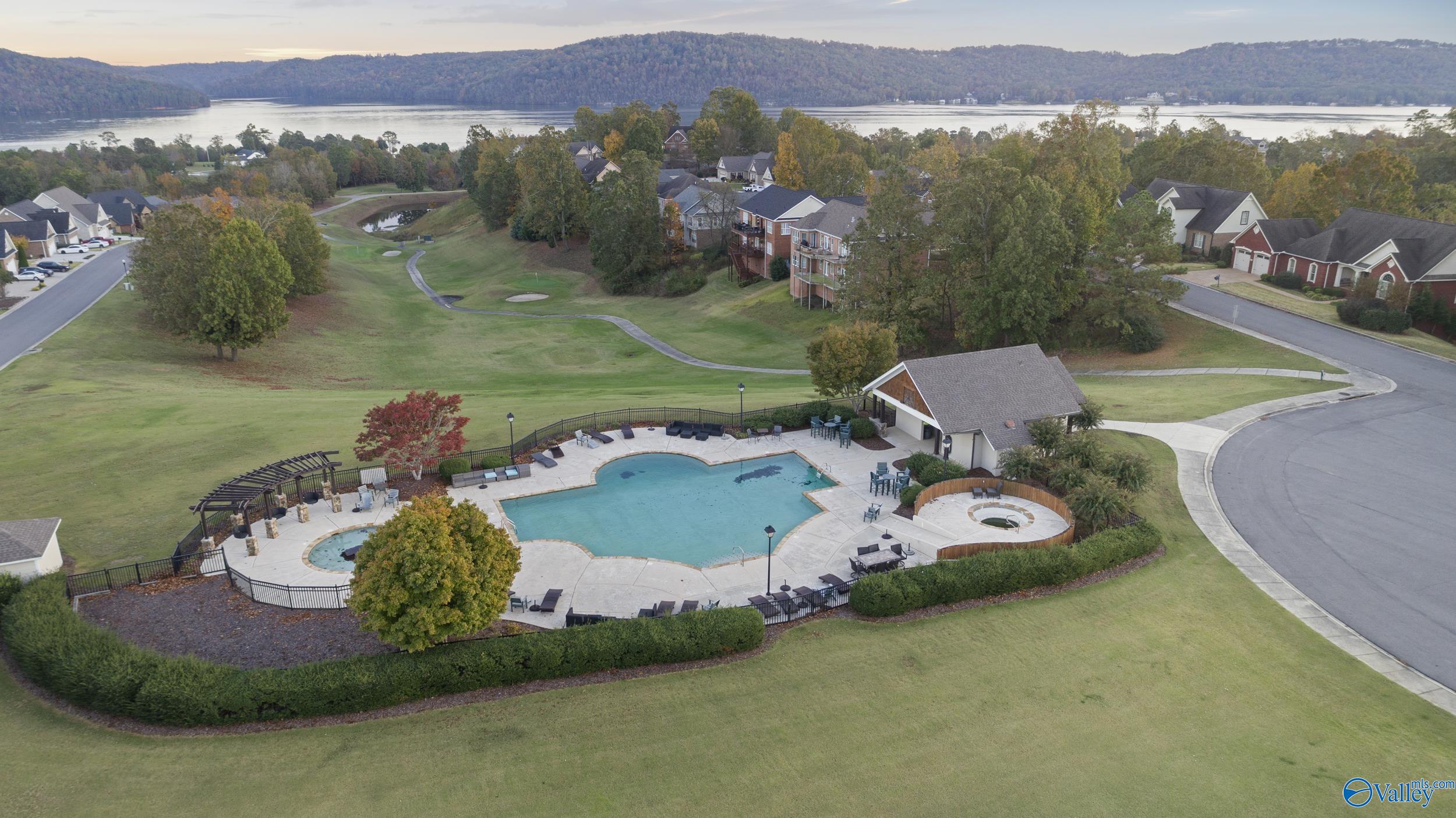 356 Whistling Straits Way, Guntersville, Alabama image 13