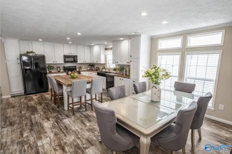 Mobile Home For Sale - 1062 County Road 25<br/> Crossville, AL 35962