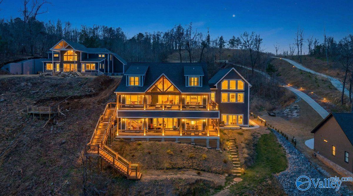 Scottsboro, Alabama, 35769, United States, 5 Bedrooms Bedrooms, ,7 BathroomsBathrooms,Residential,Active,2023896