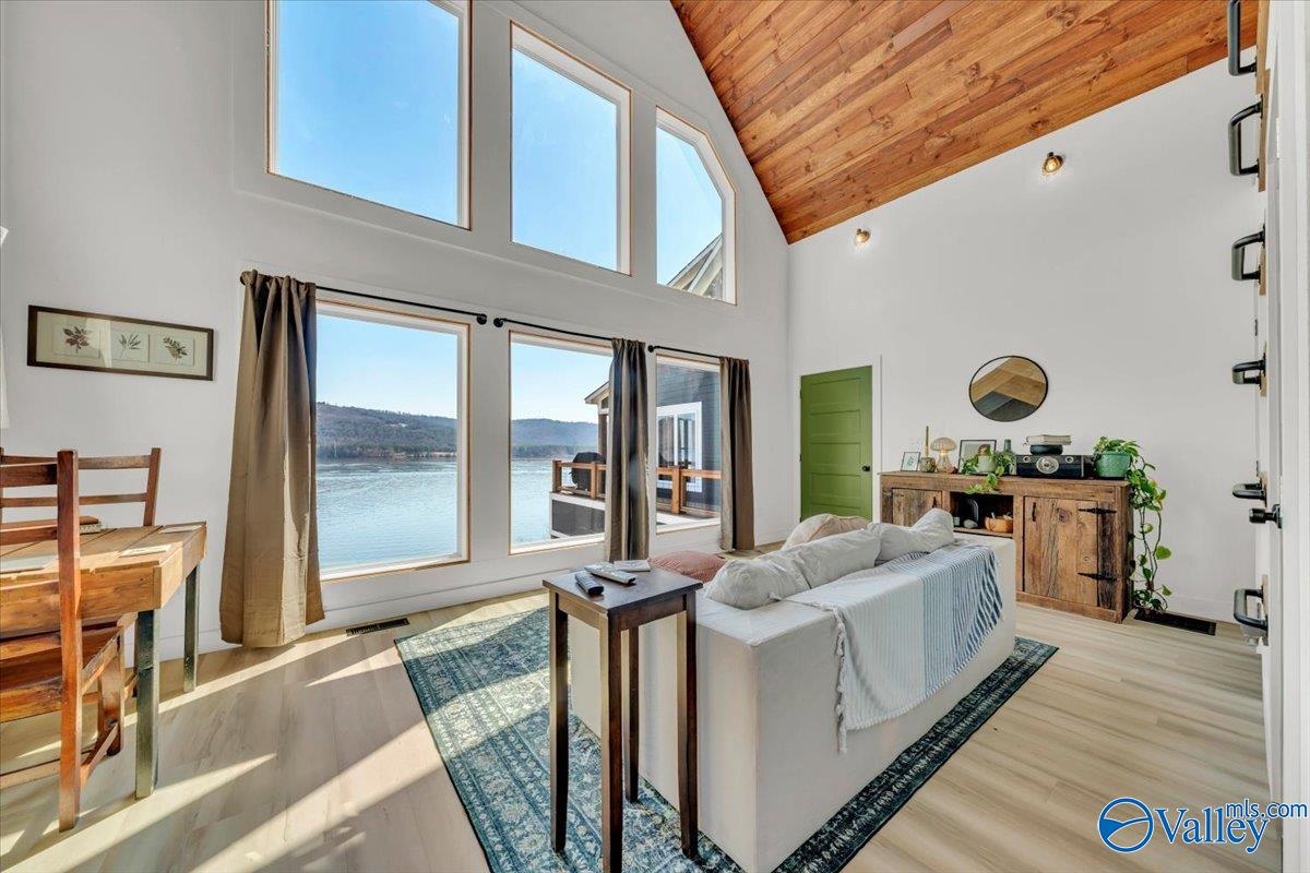 Scottsboro, Alabama, 35769, United States, 5 Bedrooms Bedrooms, ,7 BathroomsBathrooms,Residential,Active,2023896