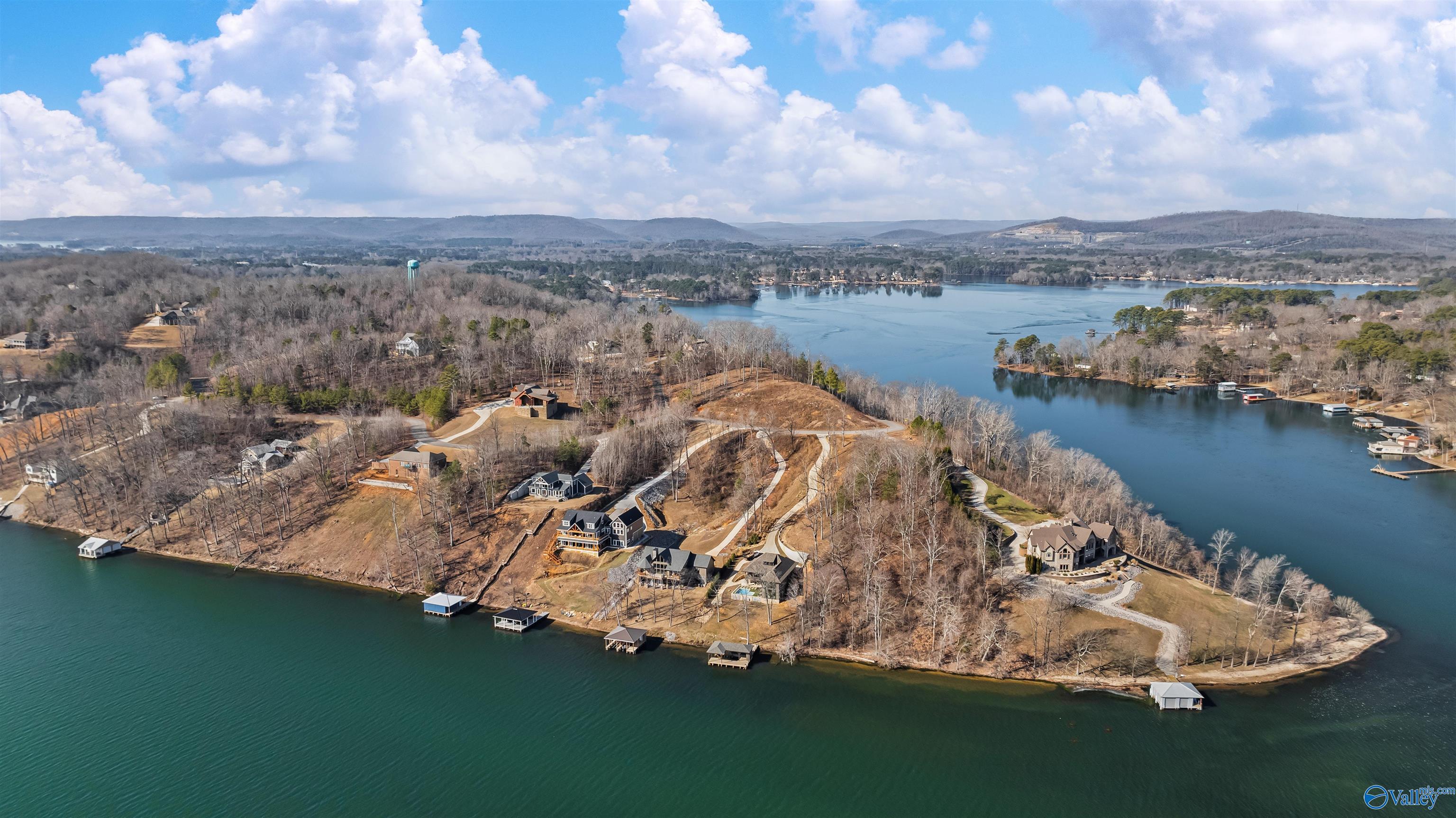 Scottsboro, Alabama, 35769, United States, 5 Bedrooms Bedrooms, ,7 BathroomsBathrooms,Residential,Active,2023896