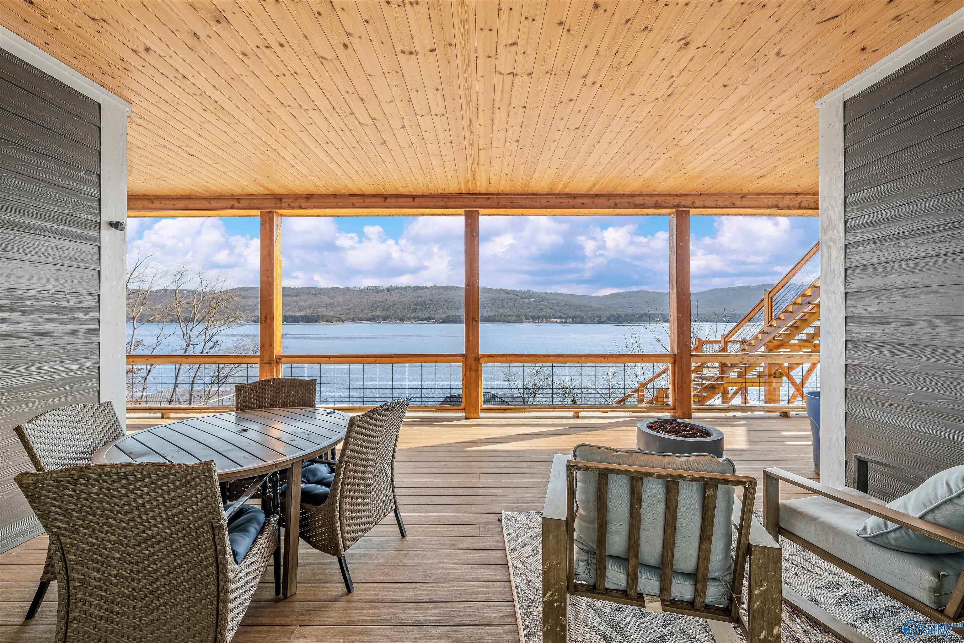 Scottsboro, Alabama, 35769, United States, 5 Bedrooms Bedrooms, ,7 BathroomsBathrooms,Residential,Active,2023896