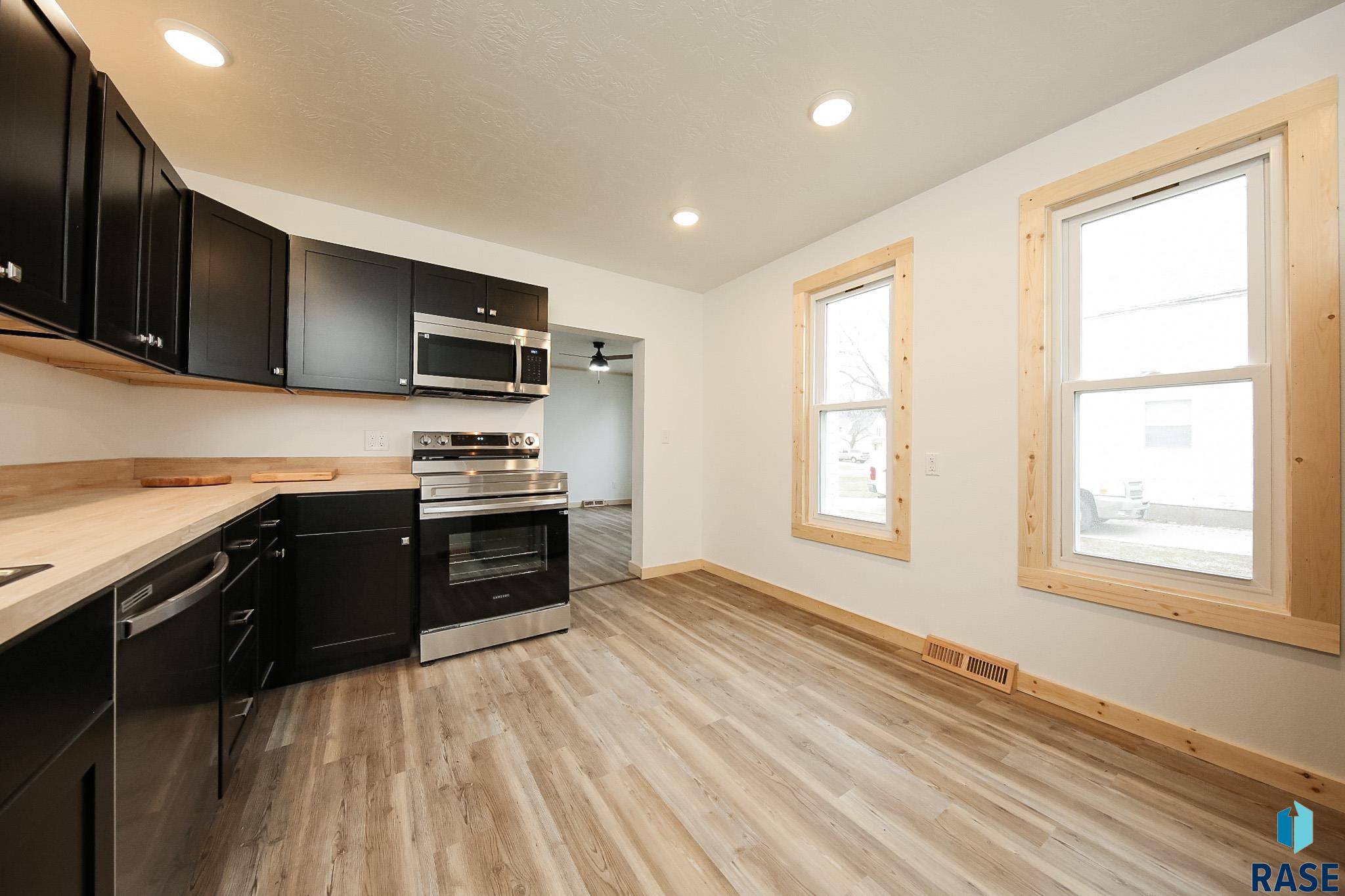 912 E 3rd St Street, Canton, South Dakota image 3