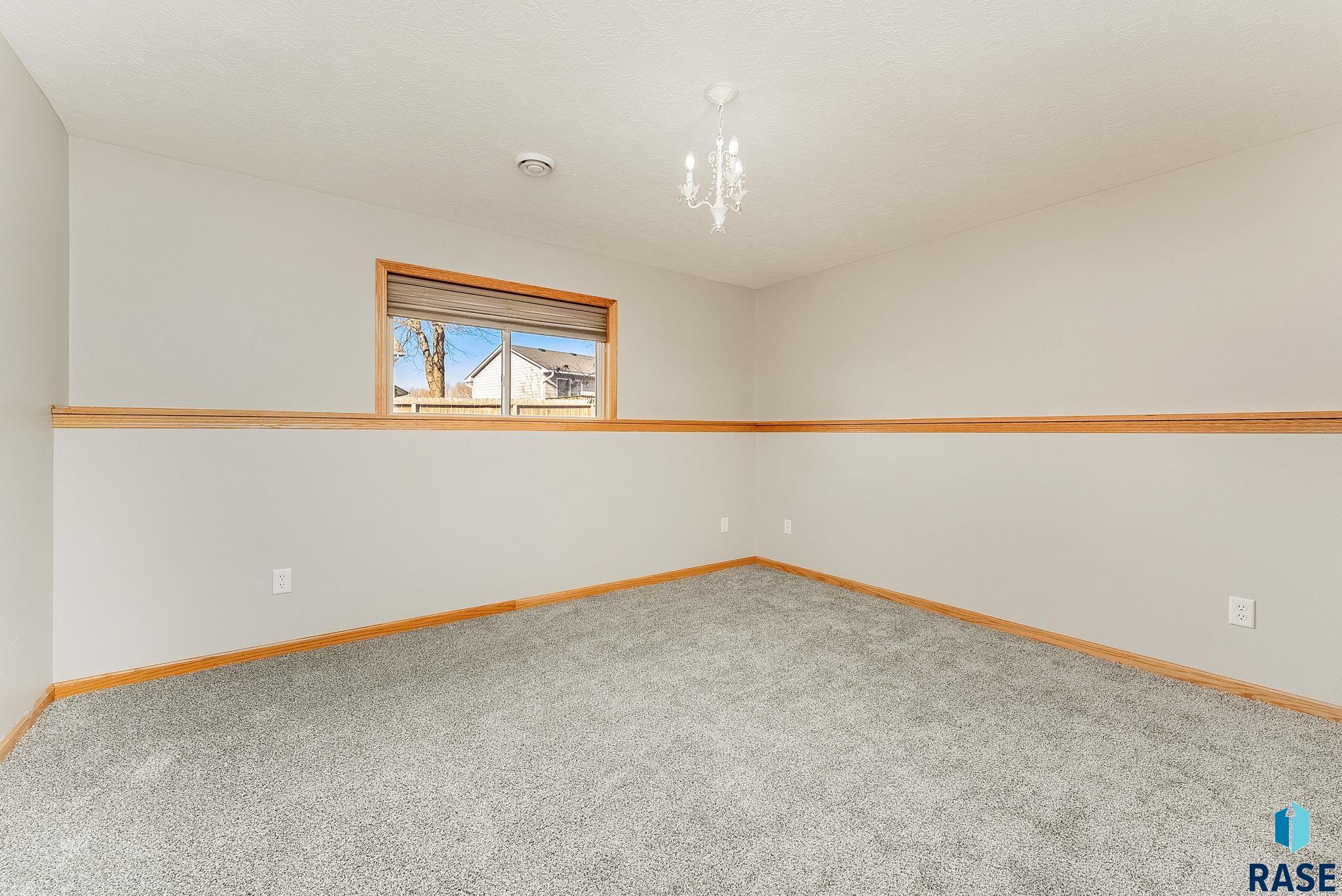 Sioux Falls, South Dakota 57104, United States, 4 Bedrooms Bedrooms, ,3 BathroomsBathrooms,Residential,Active,78007