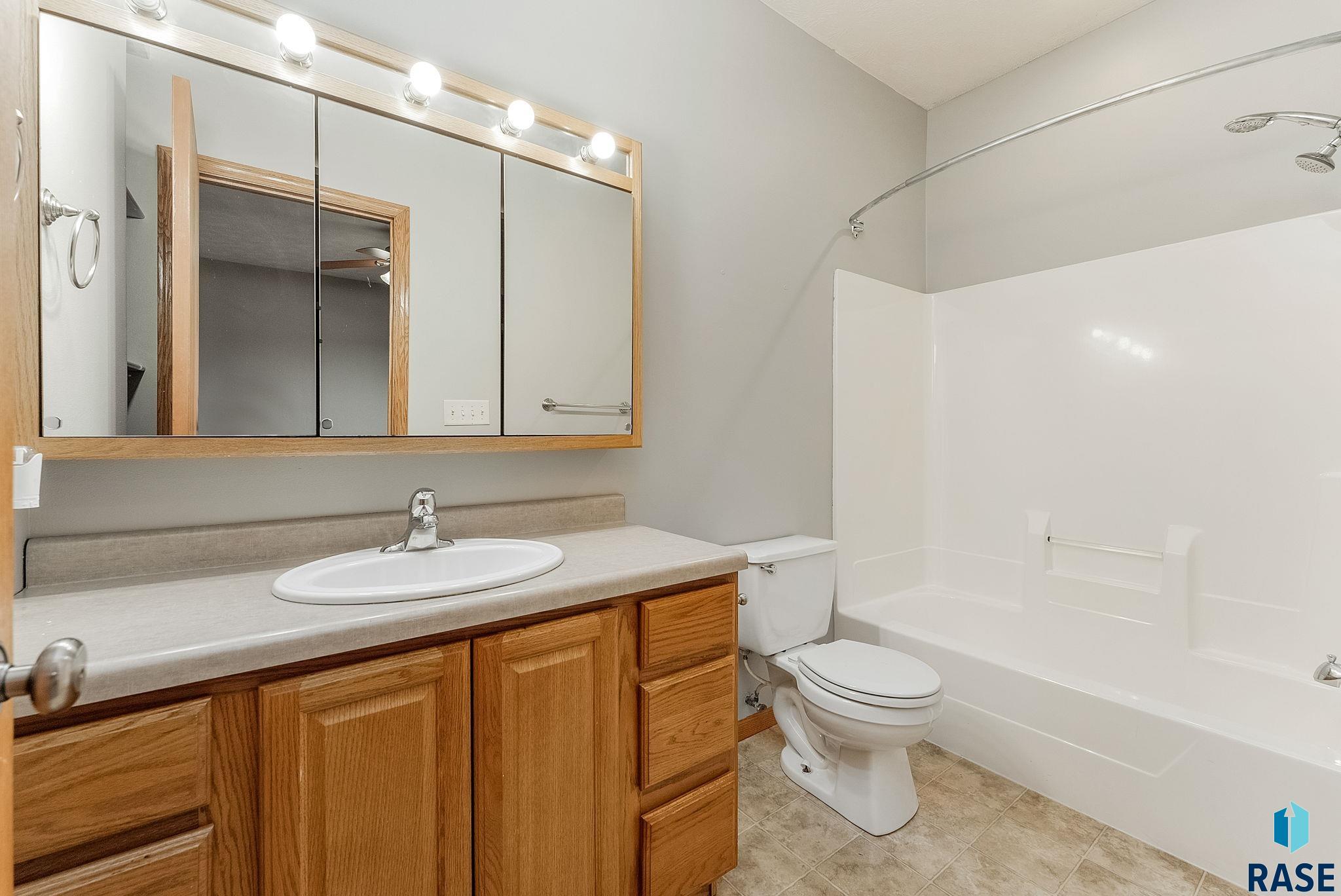 Sioux Falls, South Dakota 57104, United States, 4 Bedrooms Bedrooms, ,3 BathroomsBathrooms,Residential,Active,78007