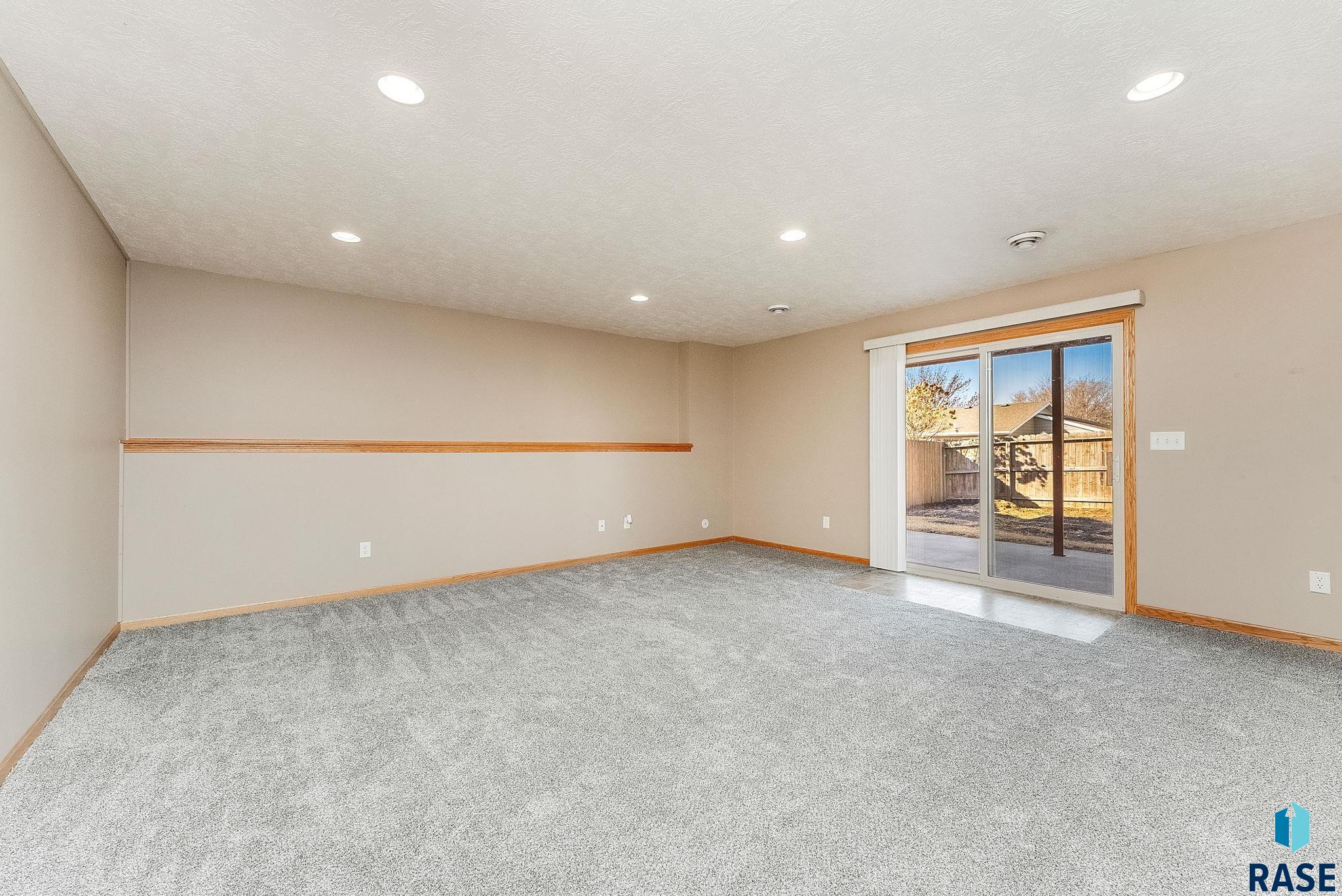 Sioux Falls, South Dakota 57104, United States, 4 Bedrooms Bedrooms, ,3 BathroomsBathrooms,Residential,Active,78007