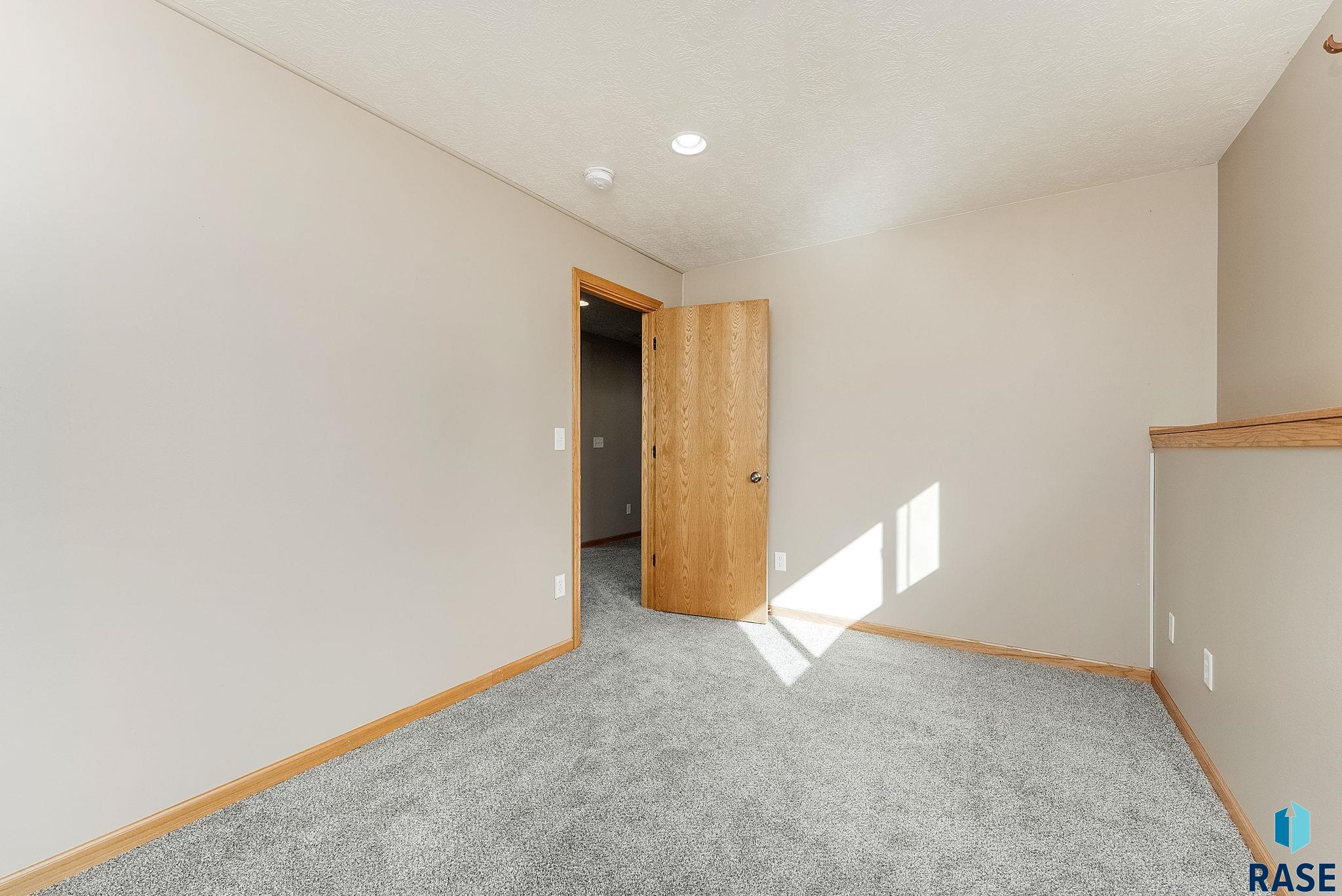 Sioux Falls, South Dakota 57104, United States, 4 Bedrooms Bedrooms, ,3 BathroomsBathrooms,Residential,Active,78007