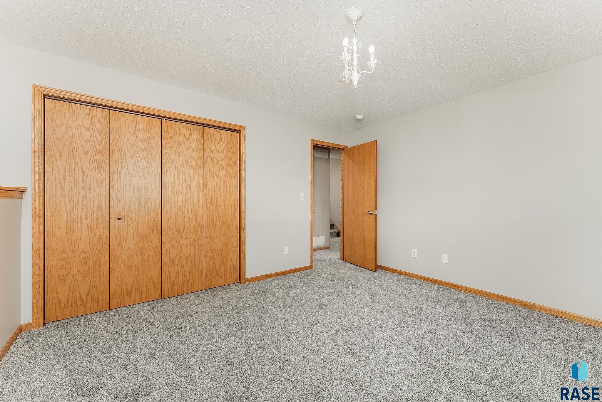 Sioux Falls, South Dakota 57104, United States, 4 Bedrooms Bedrooms, ,3 BathroomsBathrooms,Residential,Active,78007