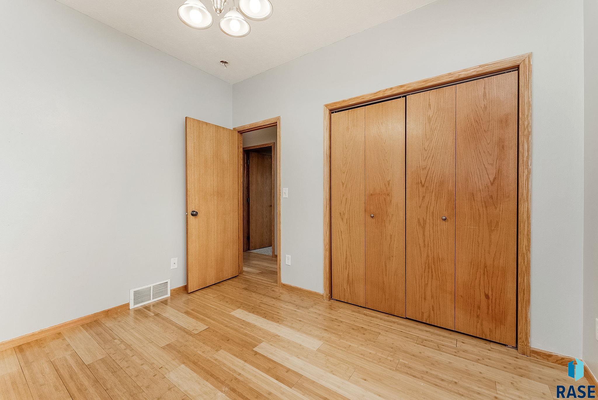 Sioux Falls, South Dakota 57104, United States, 4 Bedrooms Bedrooms, ,3 BathroomsBathrooms,Residential,Active,78007