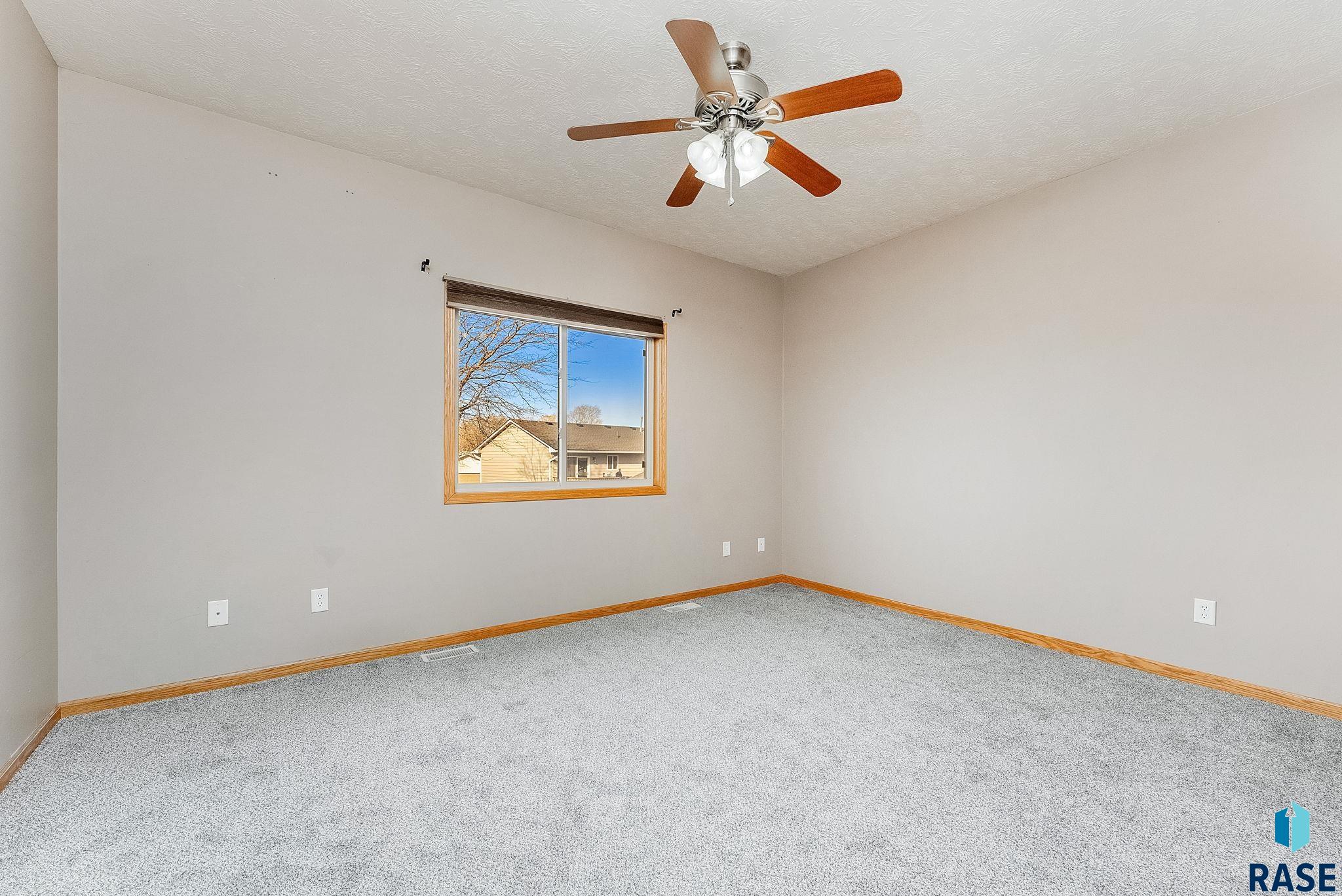 Sioux Falls, South Dakota 57104, United States, 4 Bedrooms Bedrooms, ,3 BathroomsBathrooms,Residential,Active,78007