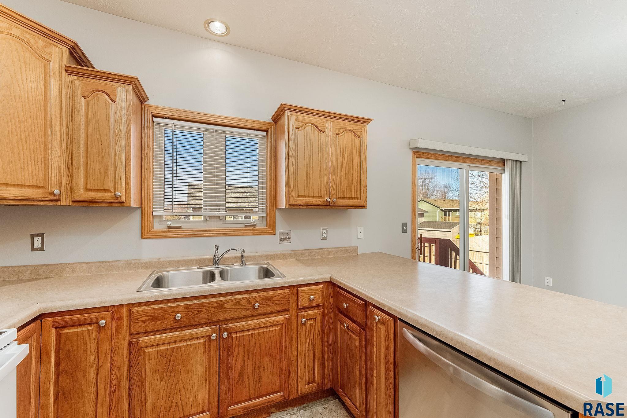 Sioux Falls, South Dakota 57104, United States, 4 Bedrooms Bedrooms, ,3 BathroomsBathrooms,Residential,Active,78007