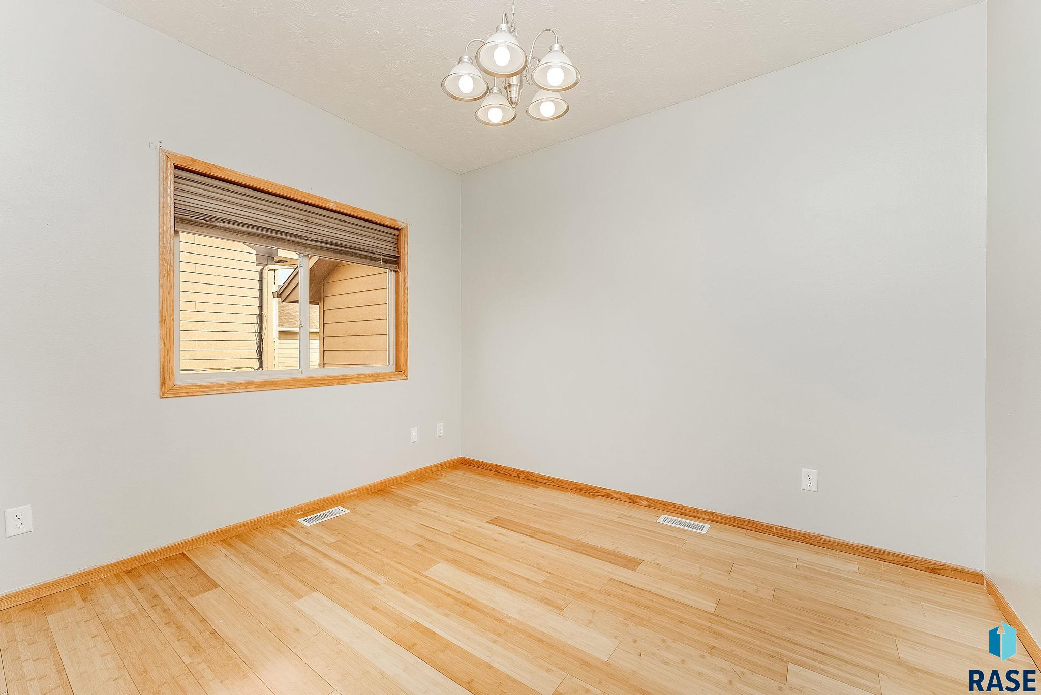 Sioux Falls, South Dakota 57104, United States, 4 Bedrooms Bedrooms, ,3 BathroomsBathrooms,Residential,Active,78007