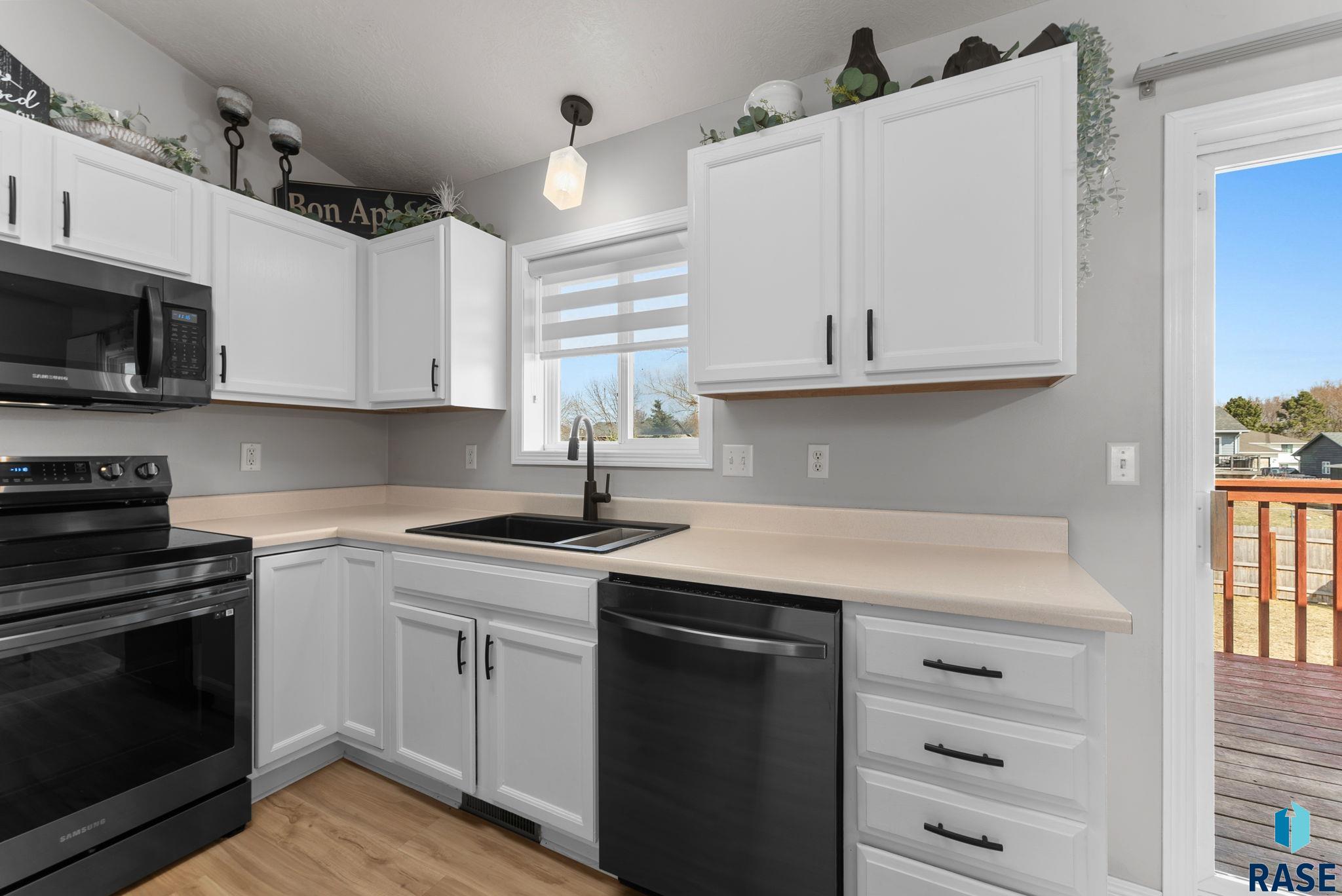 Sioux Falls, South Dakota 57106, United States, 3 Bedrooms Bedrooms, ,2 BathroomsBathrooms,Residential,Active,95747