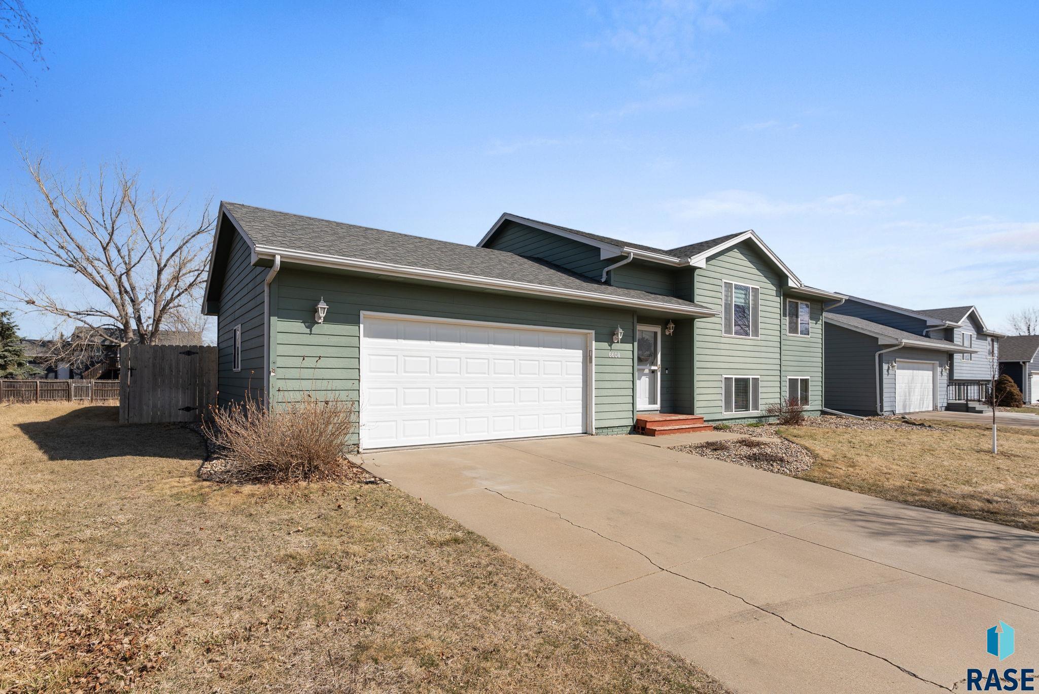 Sioux Falls, South Dakota 57106, United States, 3 Bedrooms Bedrooms, ,2 BathroomsBathrooms,Residential,Active,95747