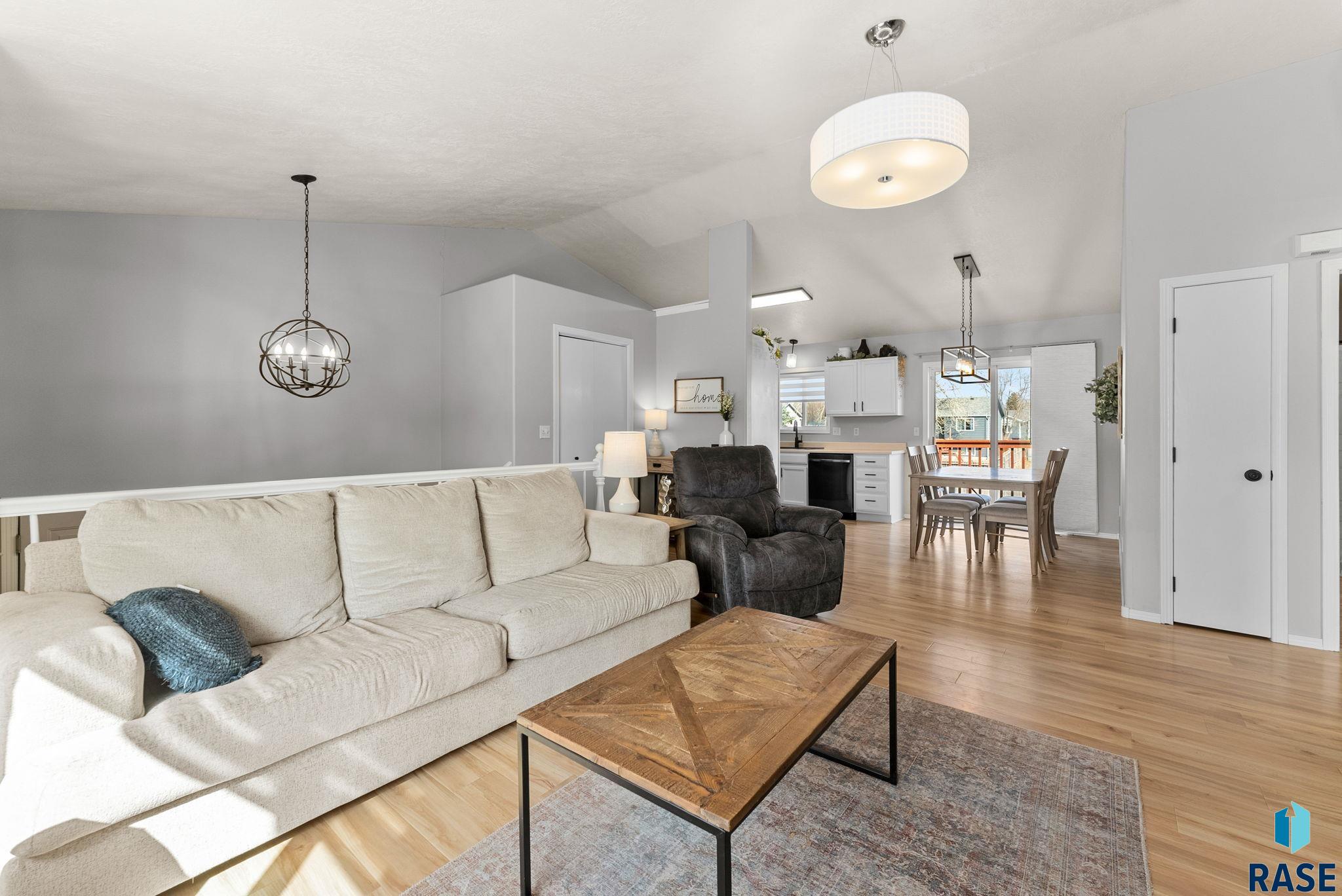 Sioux Falls, South Dakota 57106, United States, 3 Bedrooms Bedrooms, ,2 BathroomsBathrooms,Residential,Active,95747