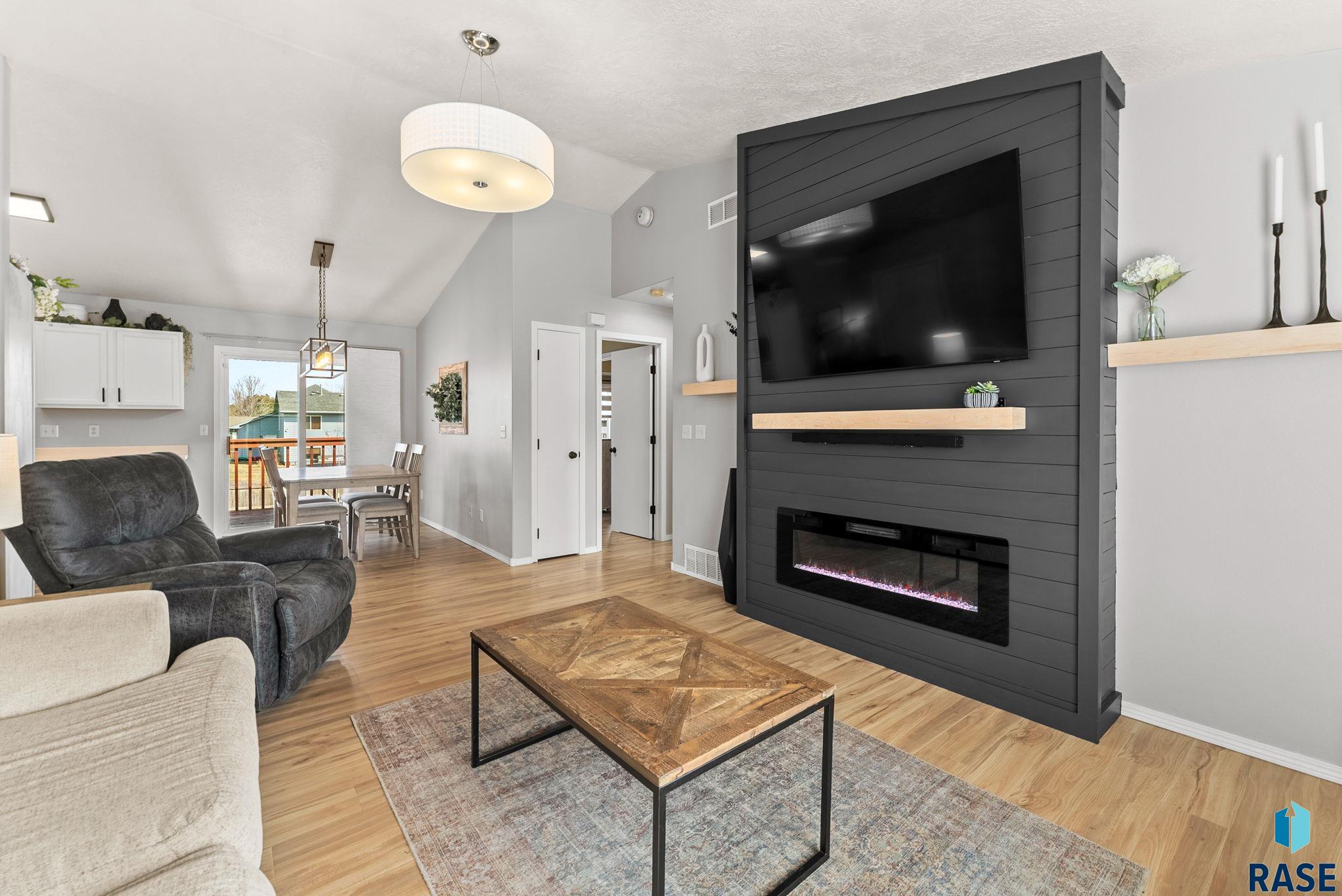 Sioux Falls, South Dakota 57106, United States, 3 Bedrooms Bedrooms, ,2 BathroomsBathrooms,Residential,Active,95747