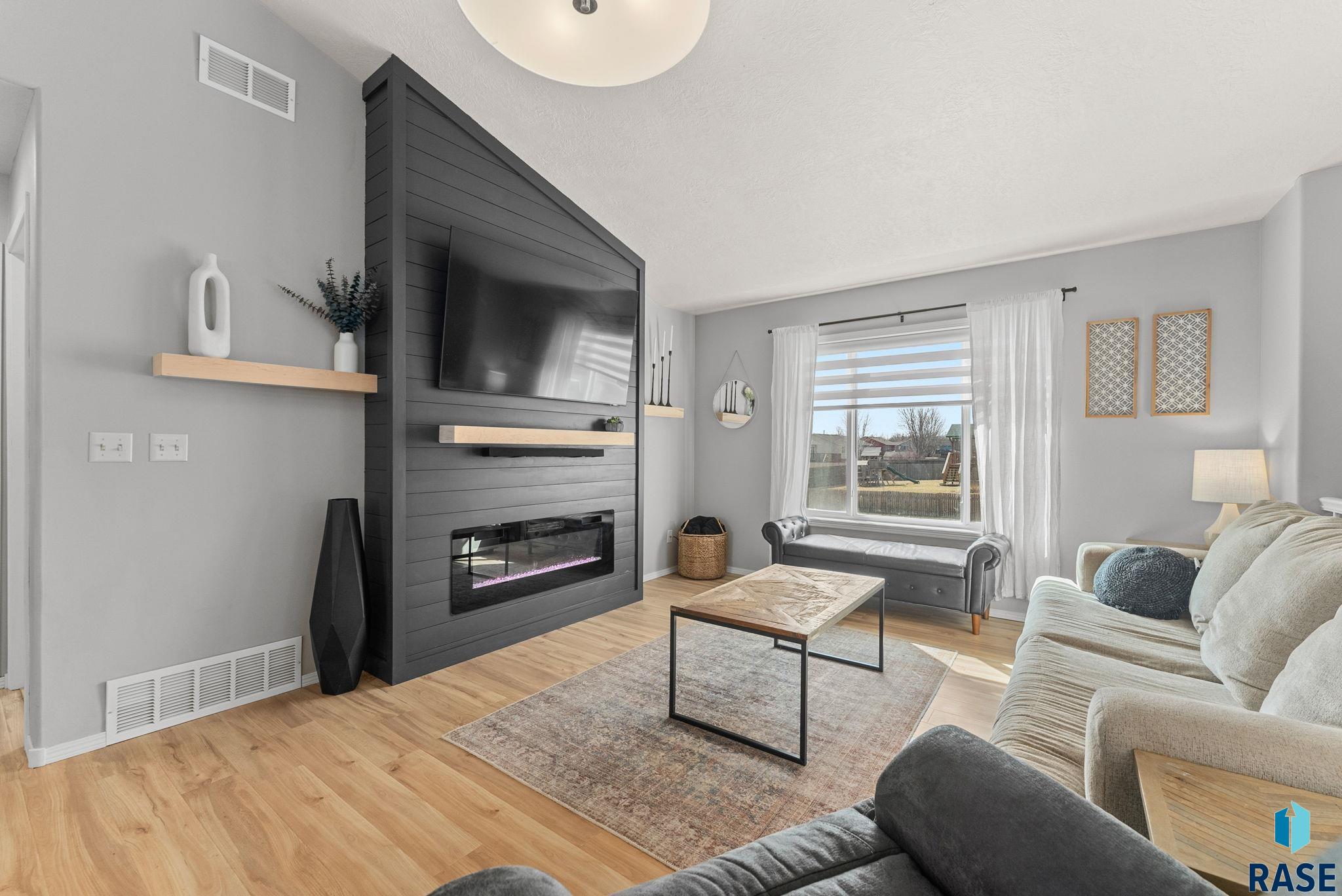 Sioux Falls, South Dakota 57106, United States, 3 Bedrooms Bedrooms, ,2 BathroomsBathrooms,Residential,Active,95747