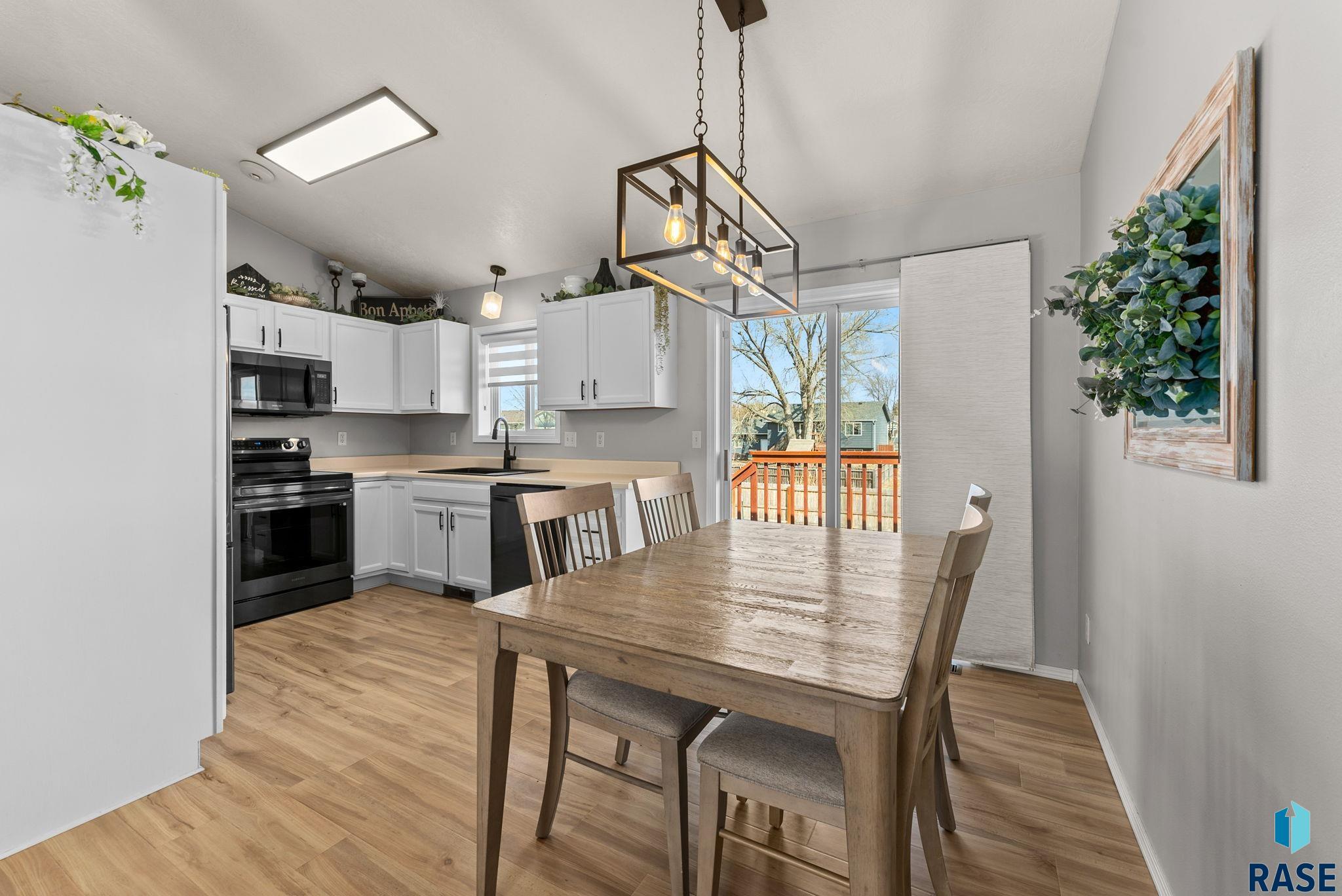 Sioux Falls, South Dakota 57106, United States, 3 Bedrooms Bedrooms, ,2 BathroomsBathrooms,Residential,Active,95747