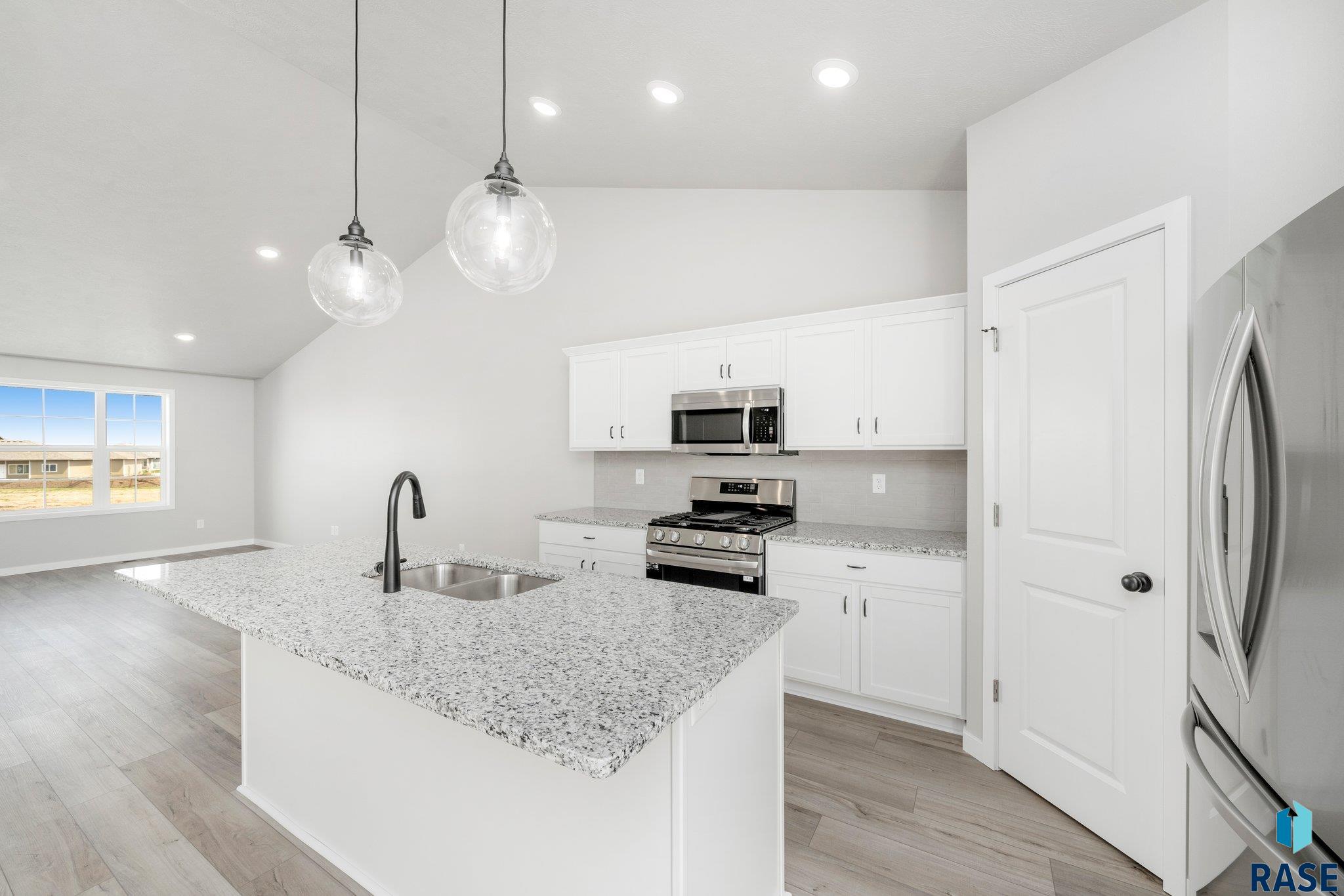 2904 S Copper Creek Ave Avenue, Sioux Falls, New Jersey image 2