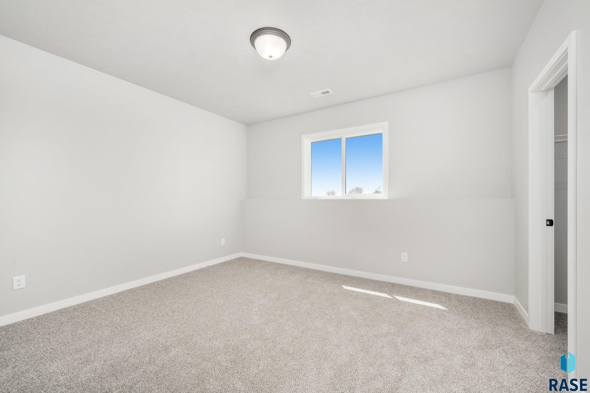 2904 S Copper Creek Ave Avenue, Sioux Falls, New Jersey image 17