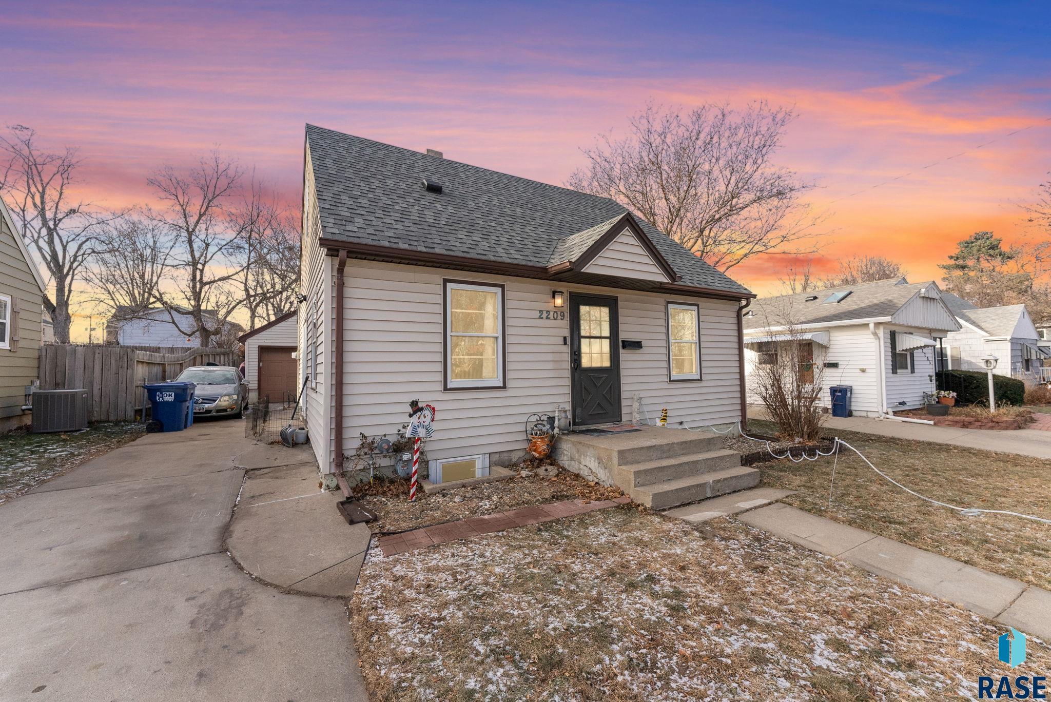 2209 S Hawthorne Ave Avenue, Sioux Falls, South Dakota image 1