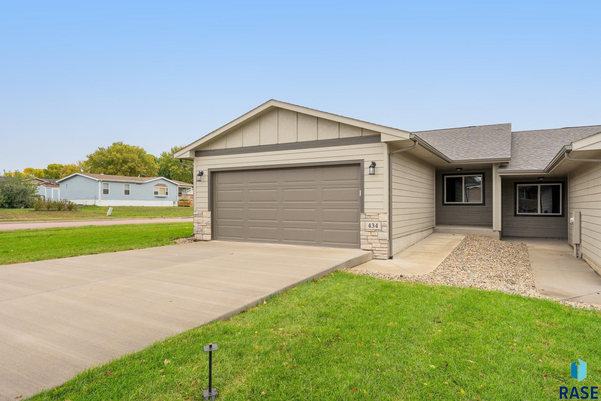 6413 W 6th Pl Place, Sioux Falls, South Dakota image 2