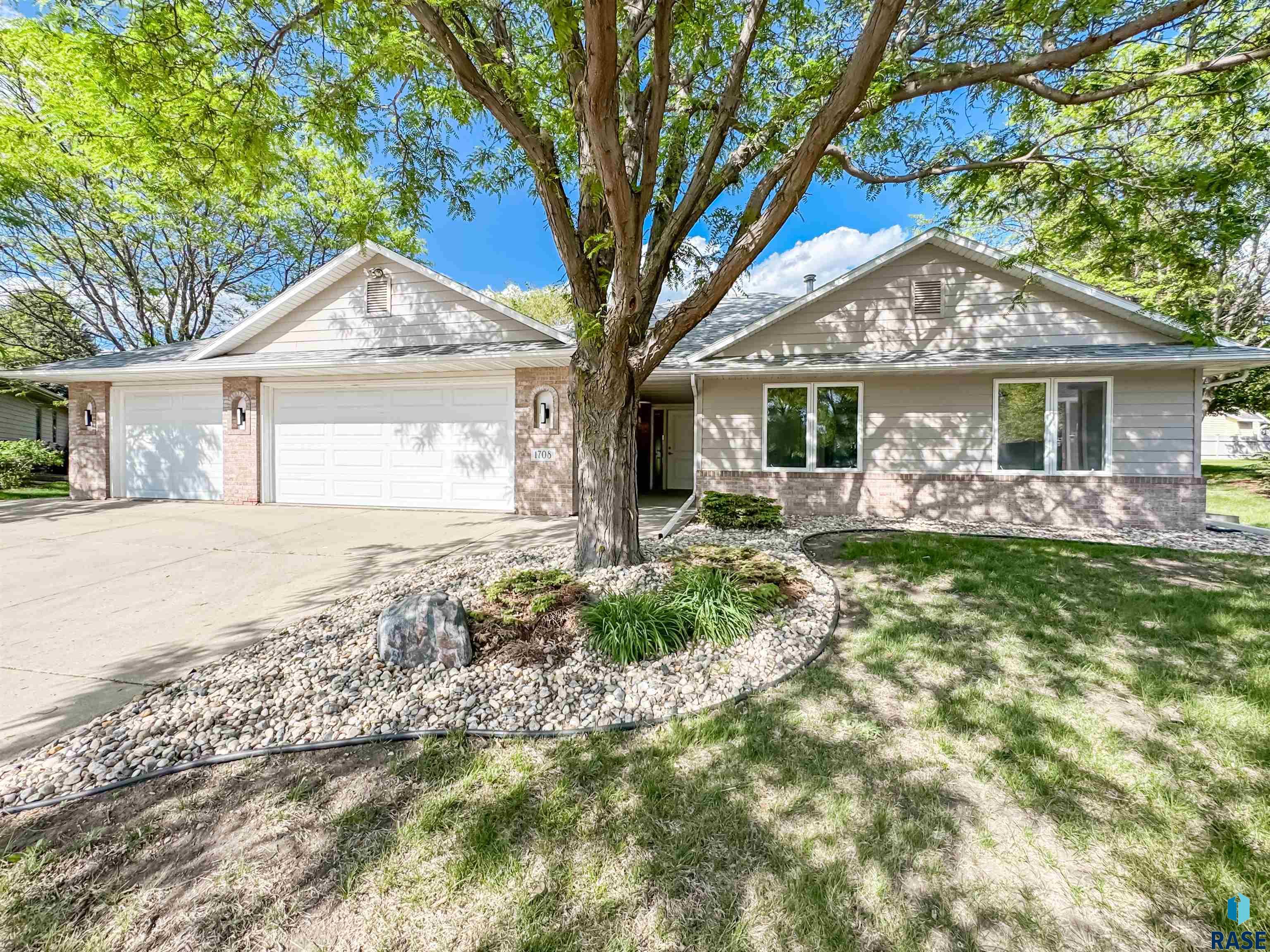 1708 E Ash Grove Cir Circle, Sioux Falls, New Jersey image 2