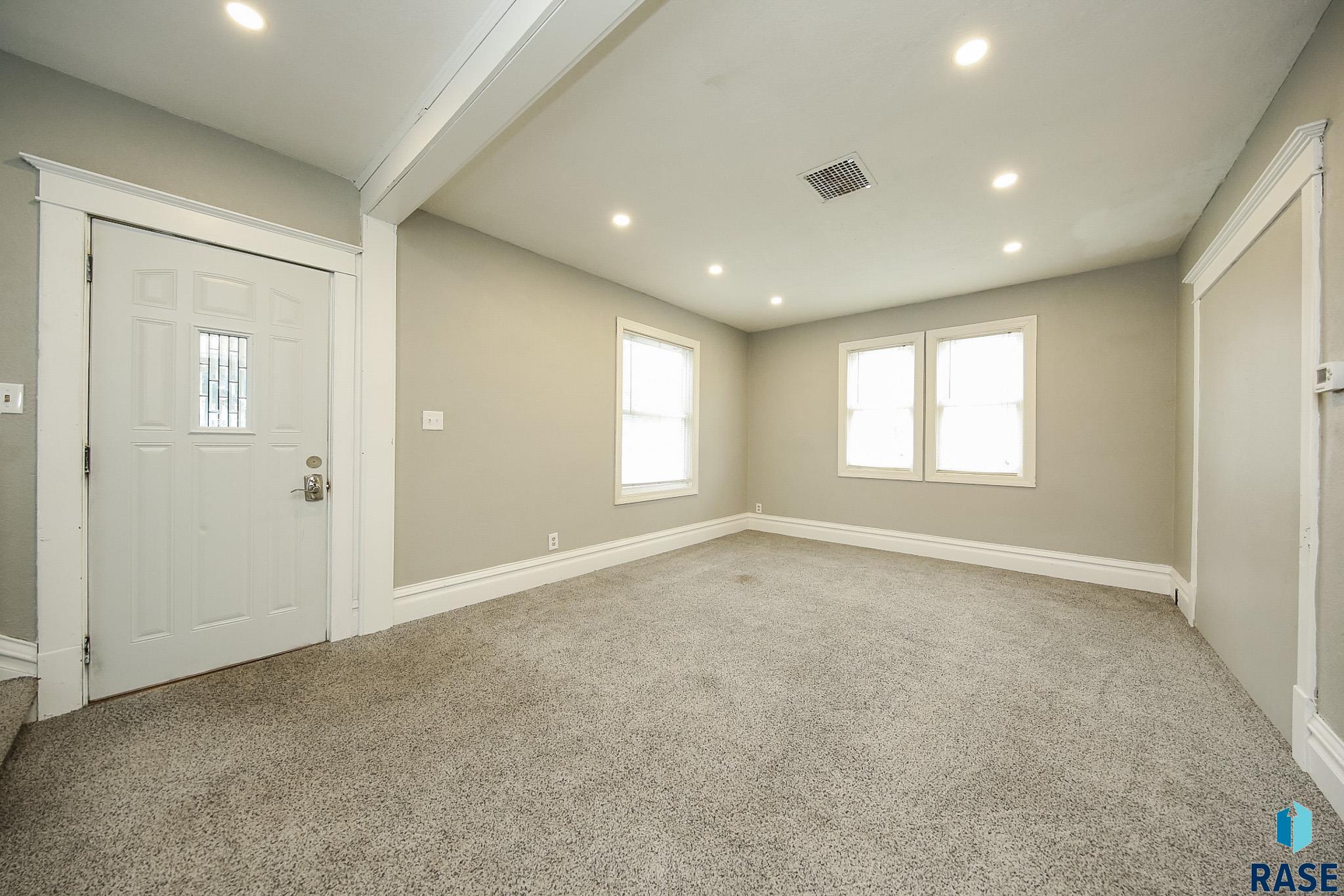 1915 S Walts Ave Avenue, Sioux Falls, New Jersey image 3