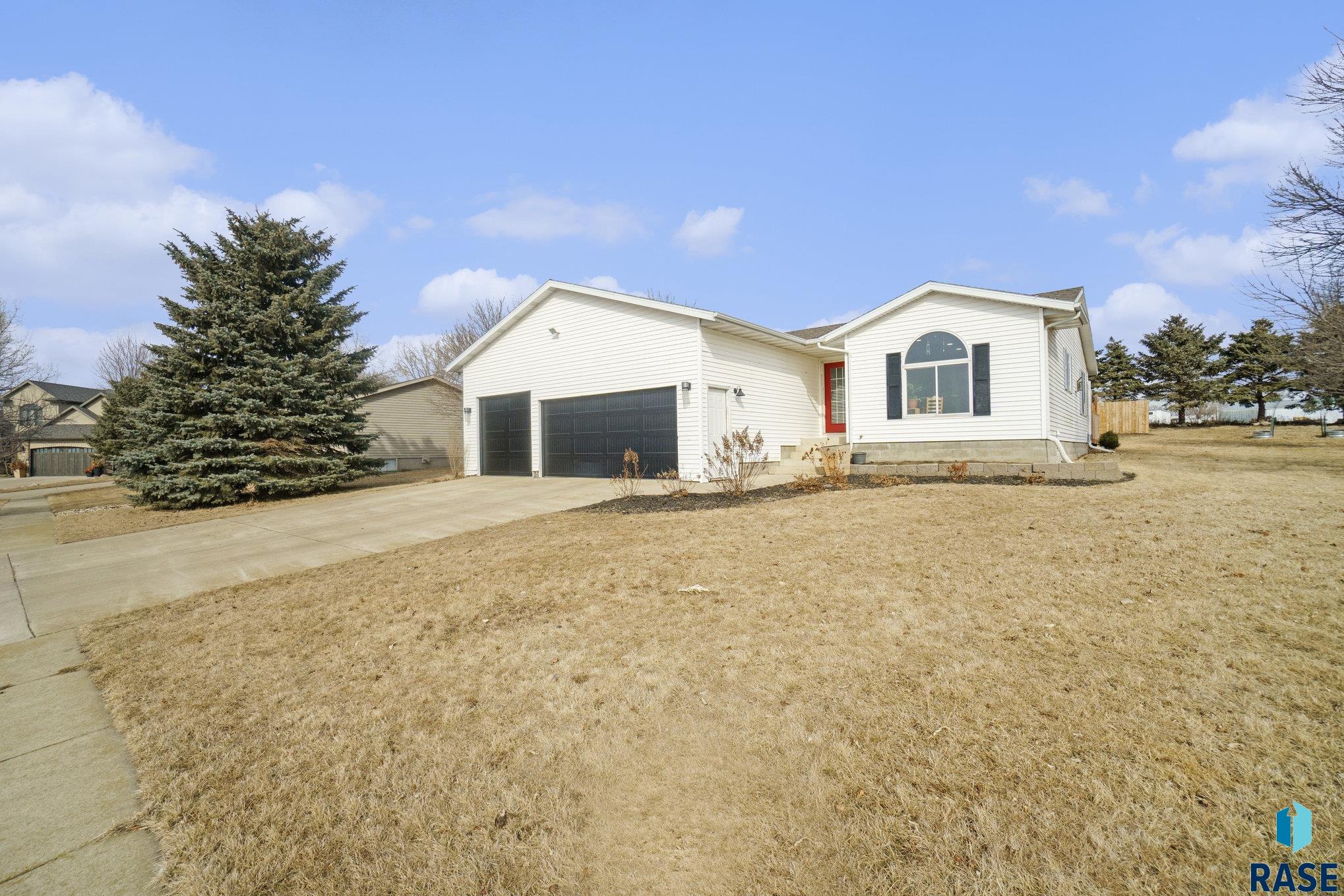 145 Ramm Heights Dr Drive, Madison, South Dakota image 1