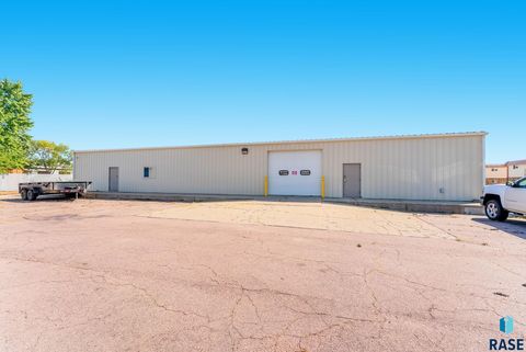 Photo of 604 S Charlotte Ave Avenue, Sioux Falls, SD 57103 (MLS # 22506887)
