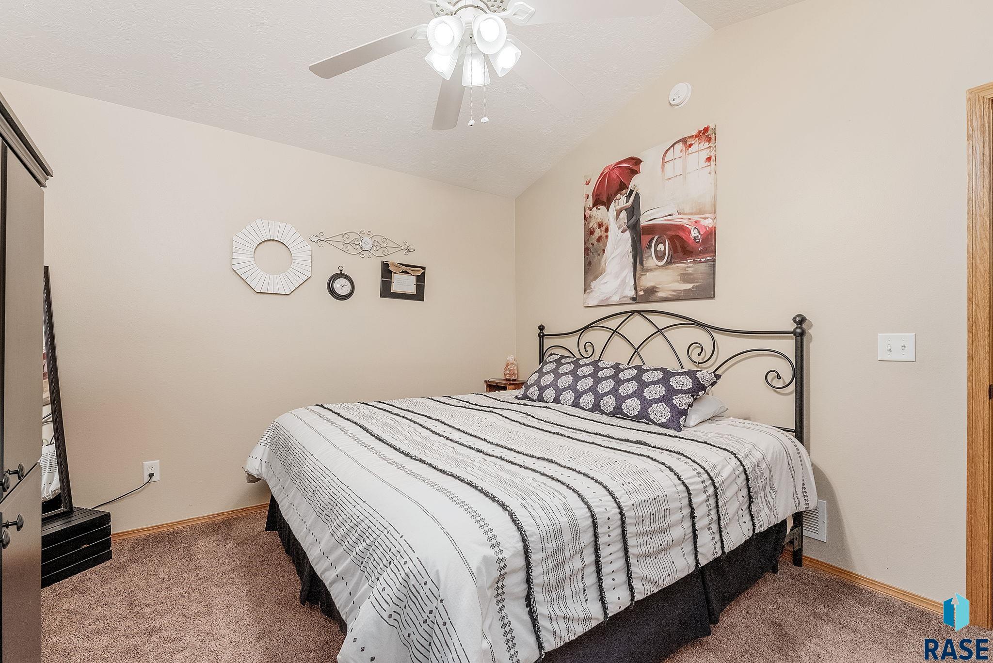 5102 S Carrick Ave Avenue, Sioux Falls, New Jersey image 11