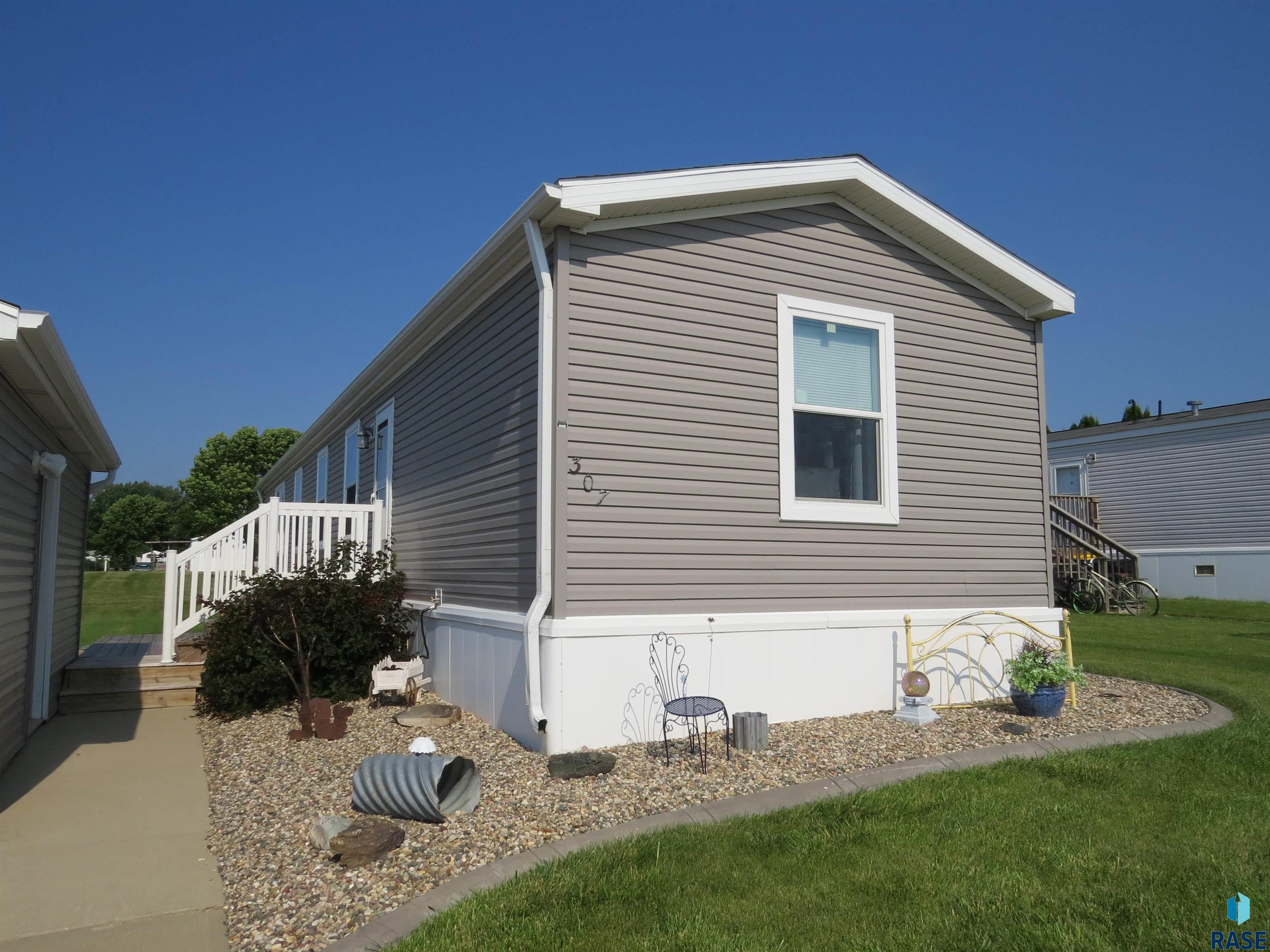 307 N Caley Pl Place, Sioux Falls, South Dakota image 1