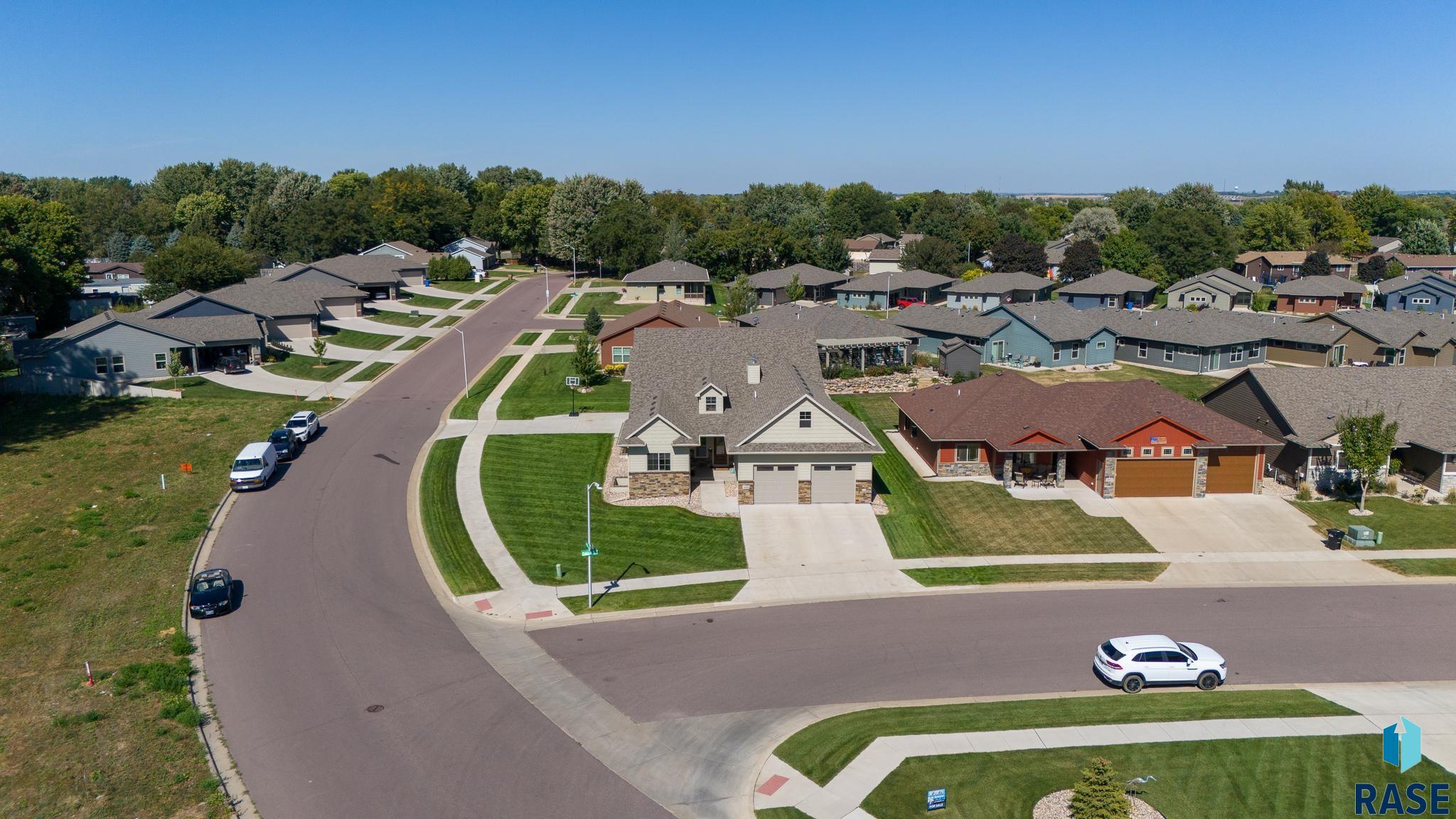 Sioux Falls, South Dakota 57110, United States, 5 Bedrooms Bedrooms, ,3 BathroomsBathrooms,Residential,Active,99050