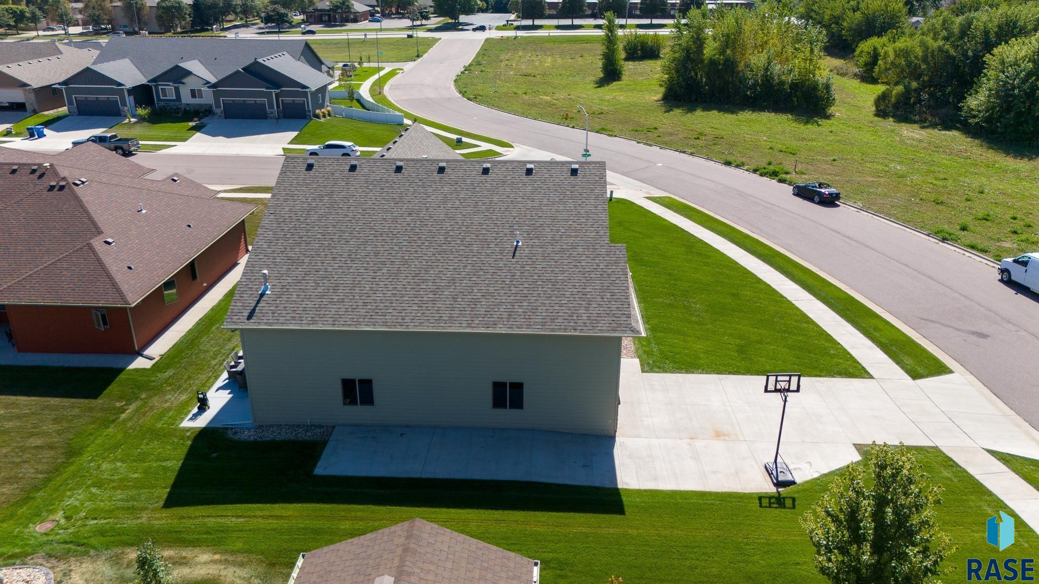 Sioux Falls, South Dakota 57110, United States, 5 Bedrooms Bedrooms, ,3 BathroomsBathrooms,Residential,Active,99050