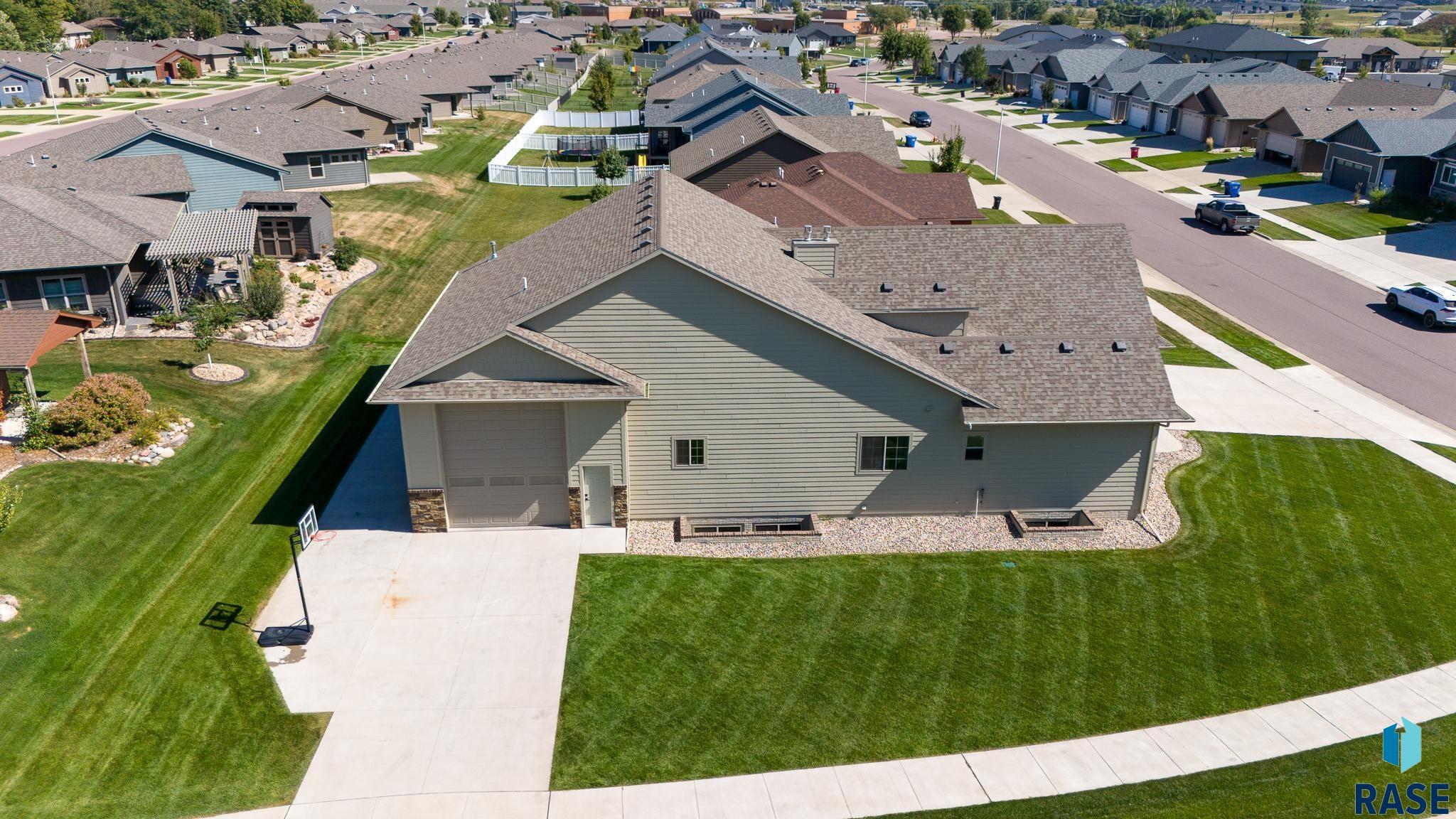 Sioux Falls, South Dakota 57110, United States, 5 Bedrooms Bedrooms, ,3 BathroomsBathrooms,Residential,Active,99050