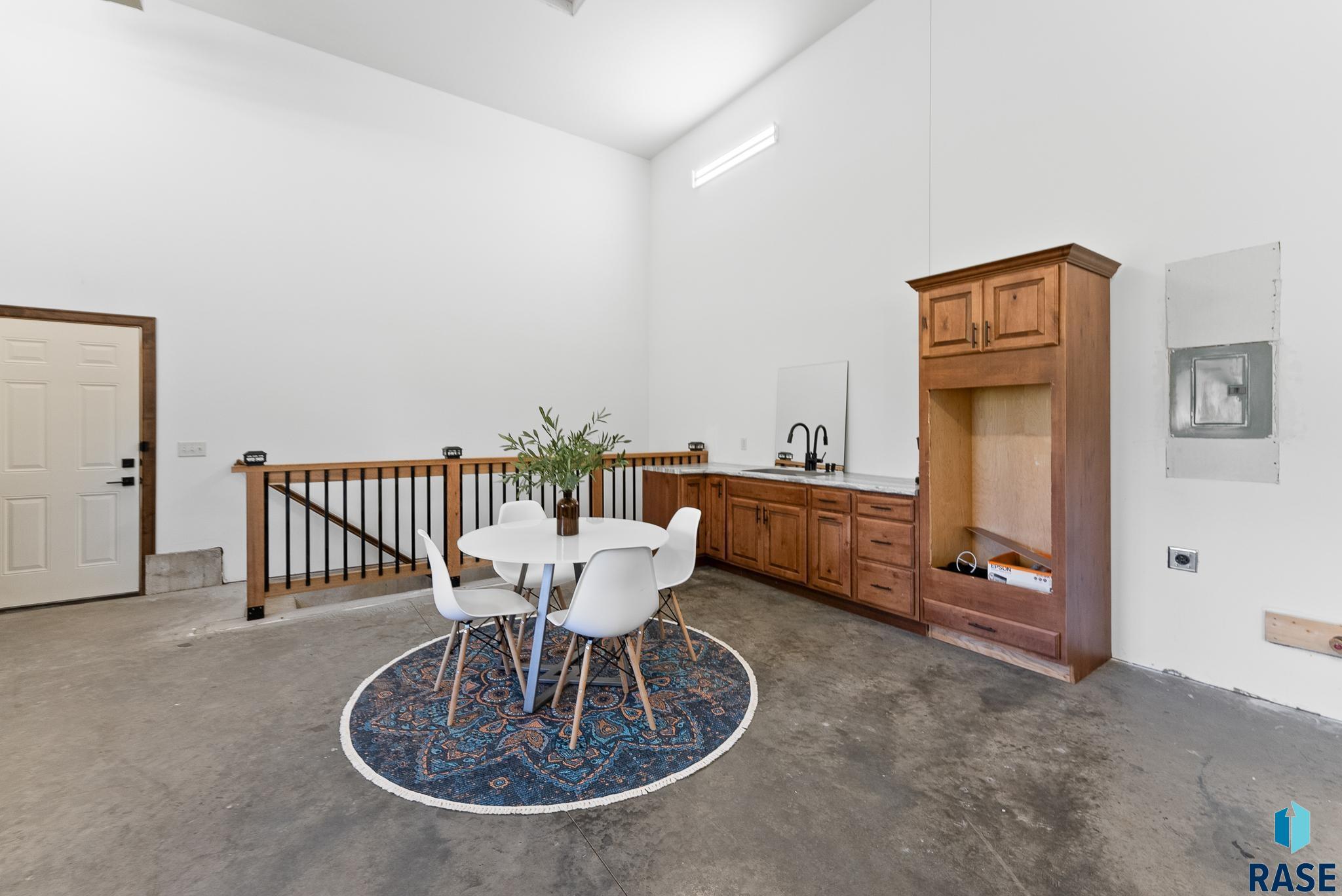 Sioux Falls, South Dakota 57110, United States, 5 Bedrooms Bedrooms, ,3 BathroomsBathrooms,Residential,Active,99050