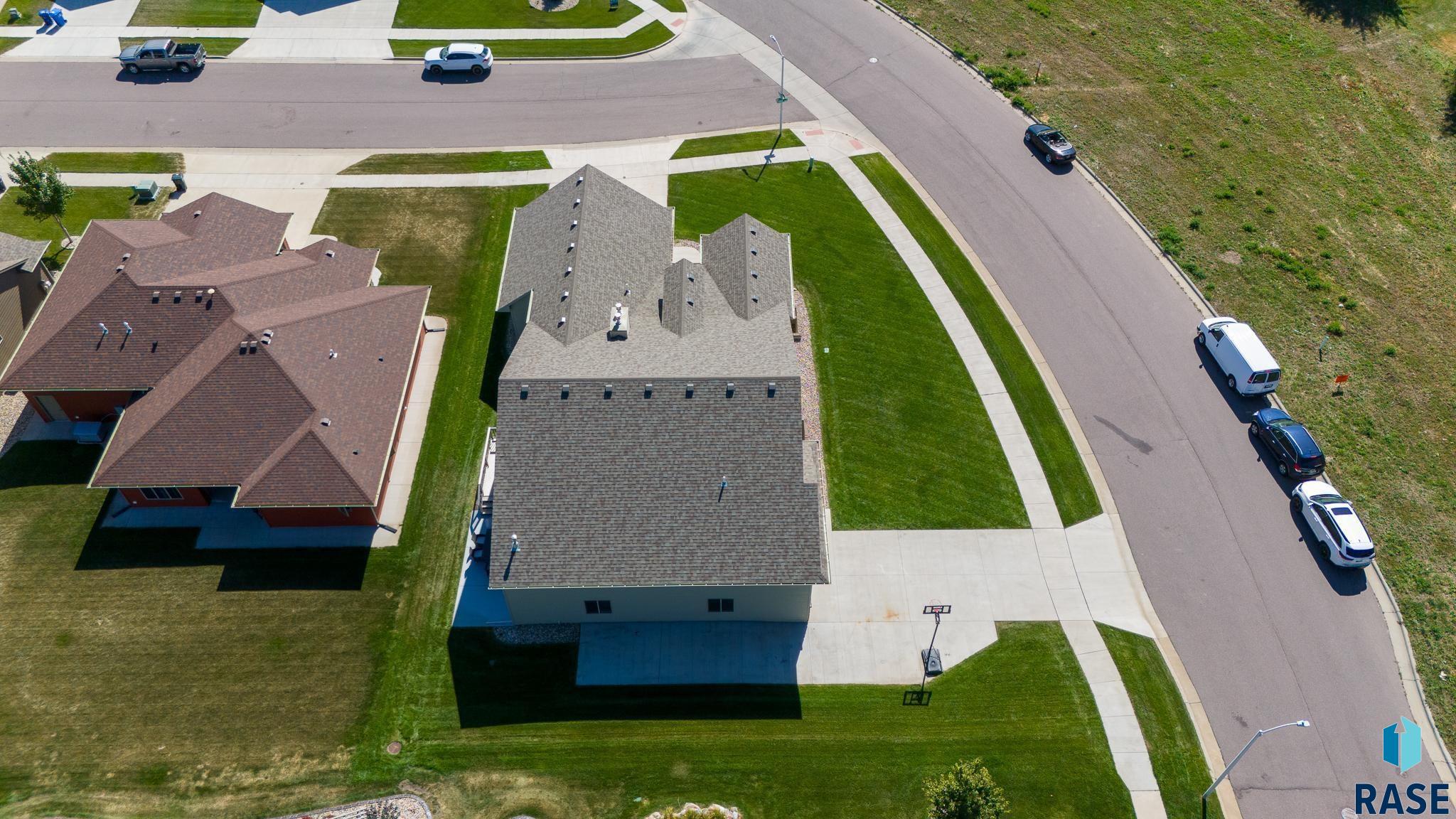 Sioux Falls, South Dakota 57110, United States, 5 Bedrooms Bedrooms, ,3 BathroomsBathrooms,Residential,Active,99050