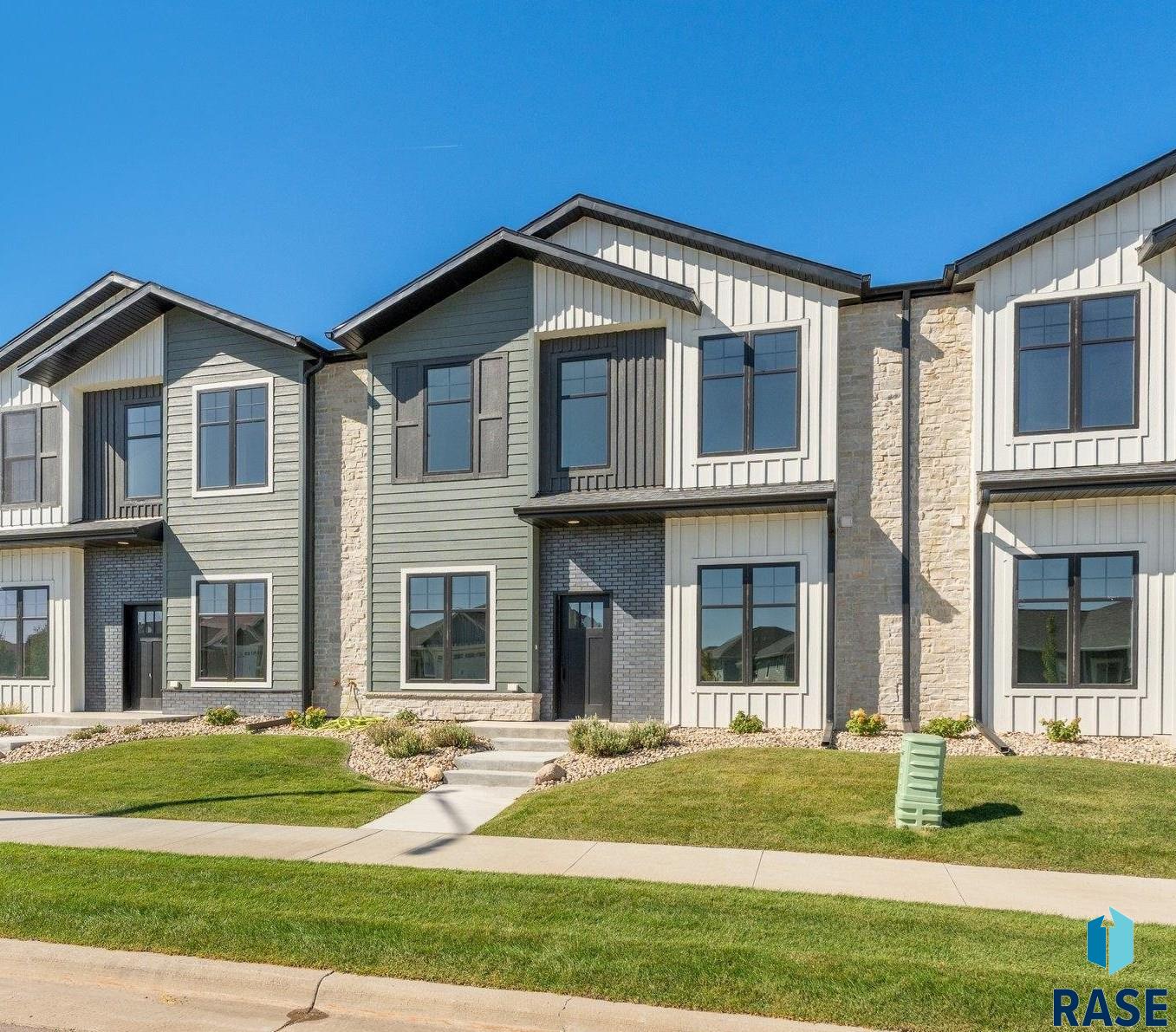 8611 W Shoreline Pl Place, Sioux Falls, South Dakota image 2