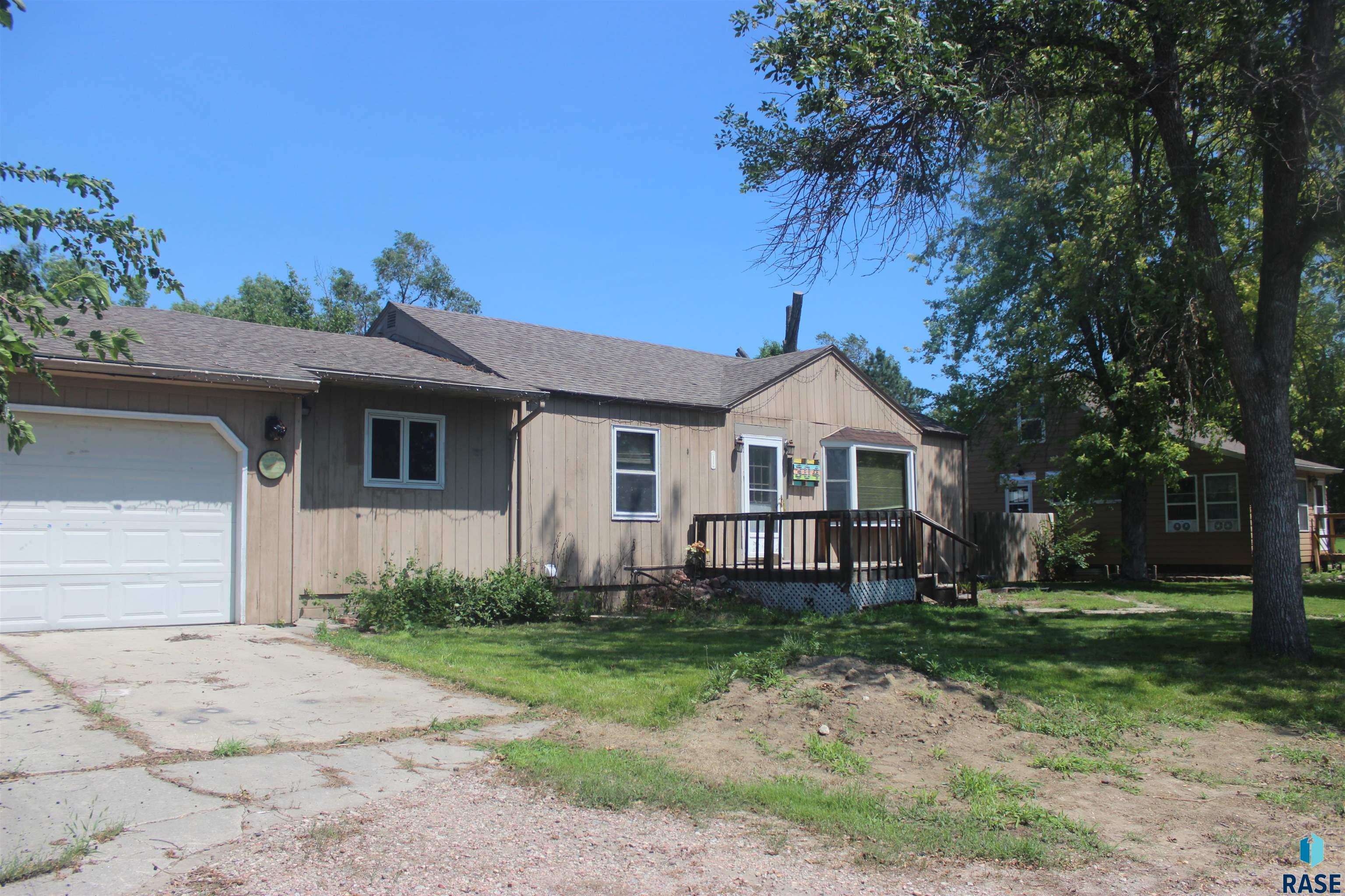 304 E Main St - Photo 4
