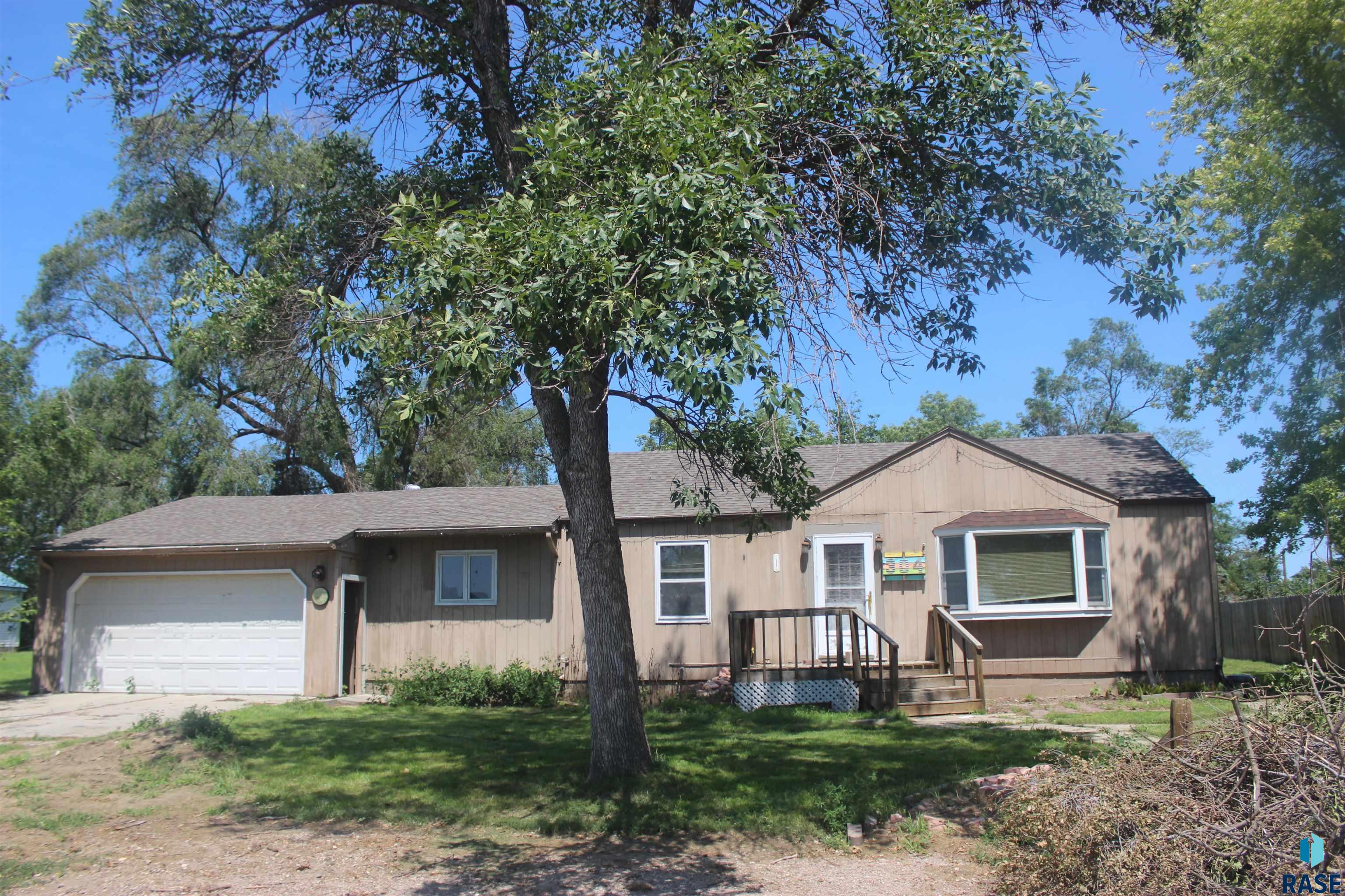 304 E Main St - Photo 3