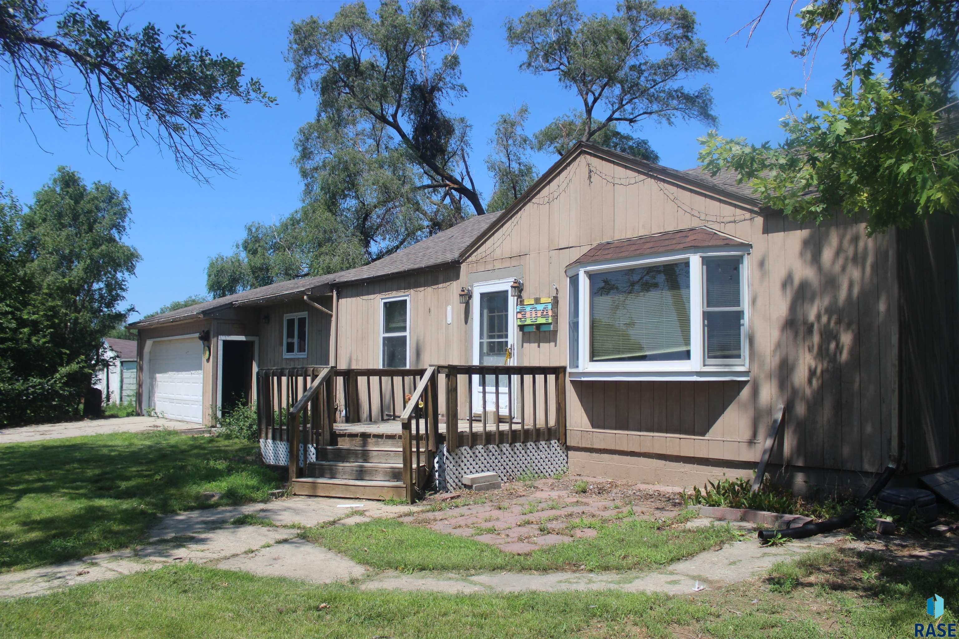 304 E Main St - Photo 2