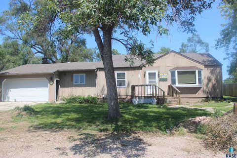 Homes For Sale - 304 E Main Street<br/> Woonsocket, SD 57385