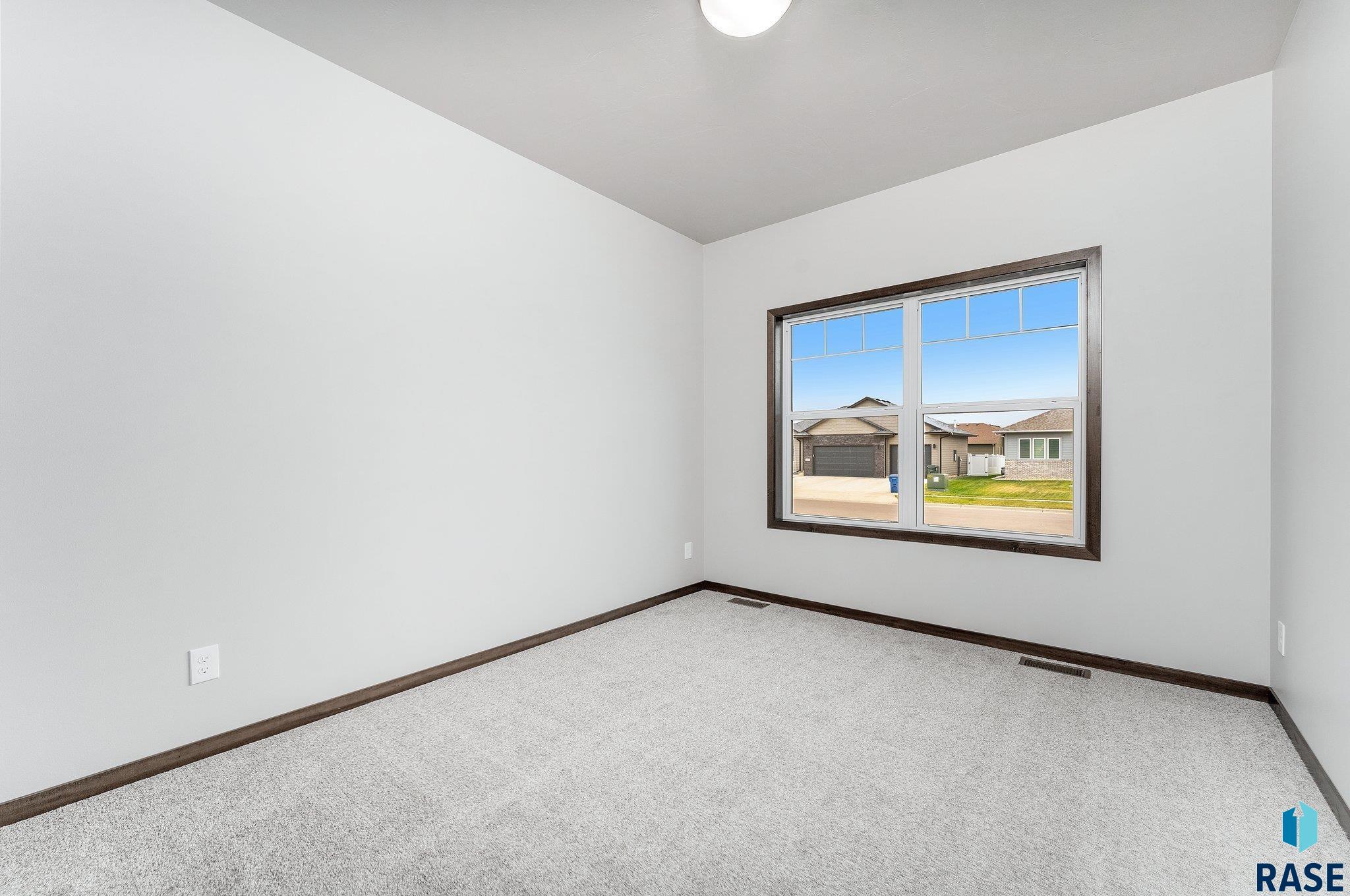 8813 W Rathburn St Street, Sioux Falls, South Dakota image 17