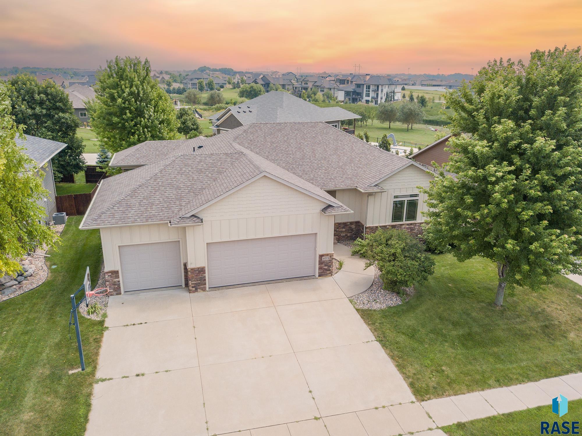 8204 S Spice Hill Cir Circle, Sioux Falls, South Dakota image 1